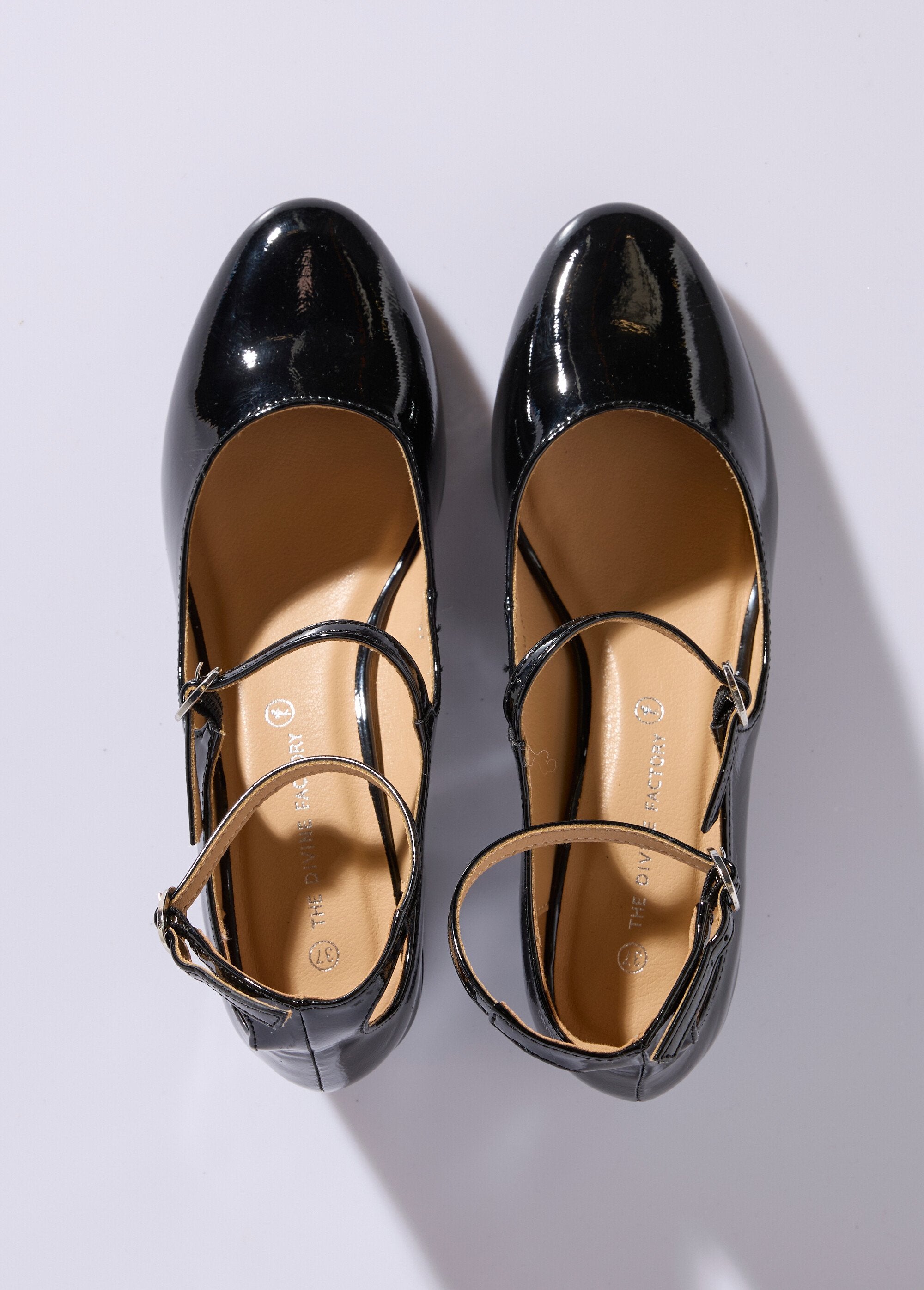 Bebés_con_tacones_de_punta_redonda_y_tiras_finas_Negro_OV1_slim