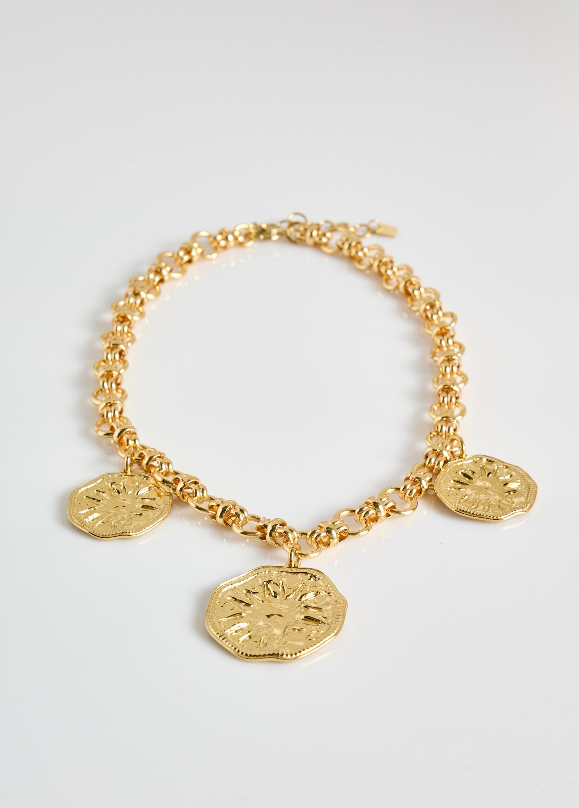 Collar_de_eslabones_alternados_de_acero_inoxidable_+_medallones_Dorado_DE1_slim