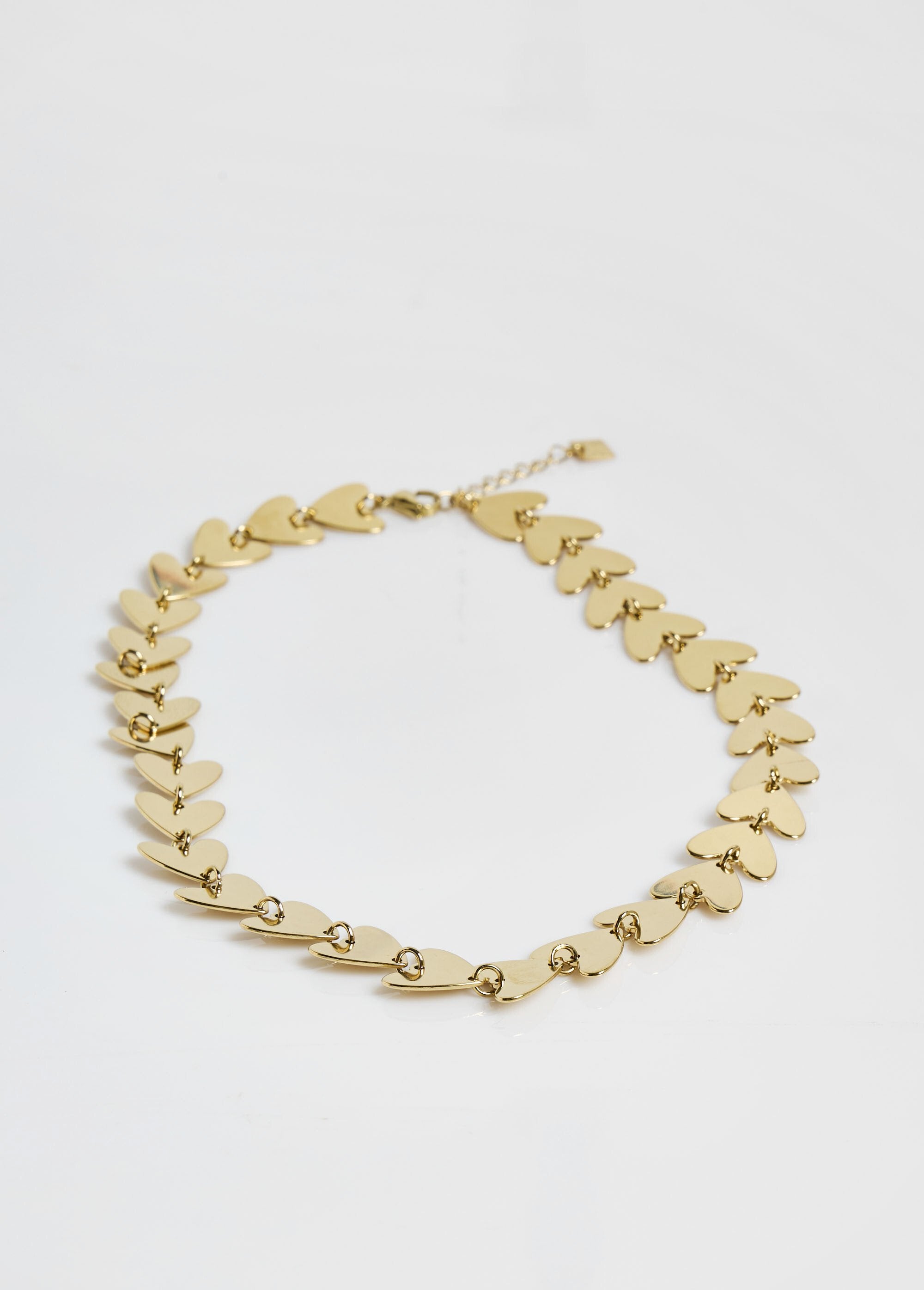 Collar_de_acero_inoxidable_con_eslabones_en_forma_de_corazón_Dorado_DE1_slim