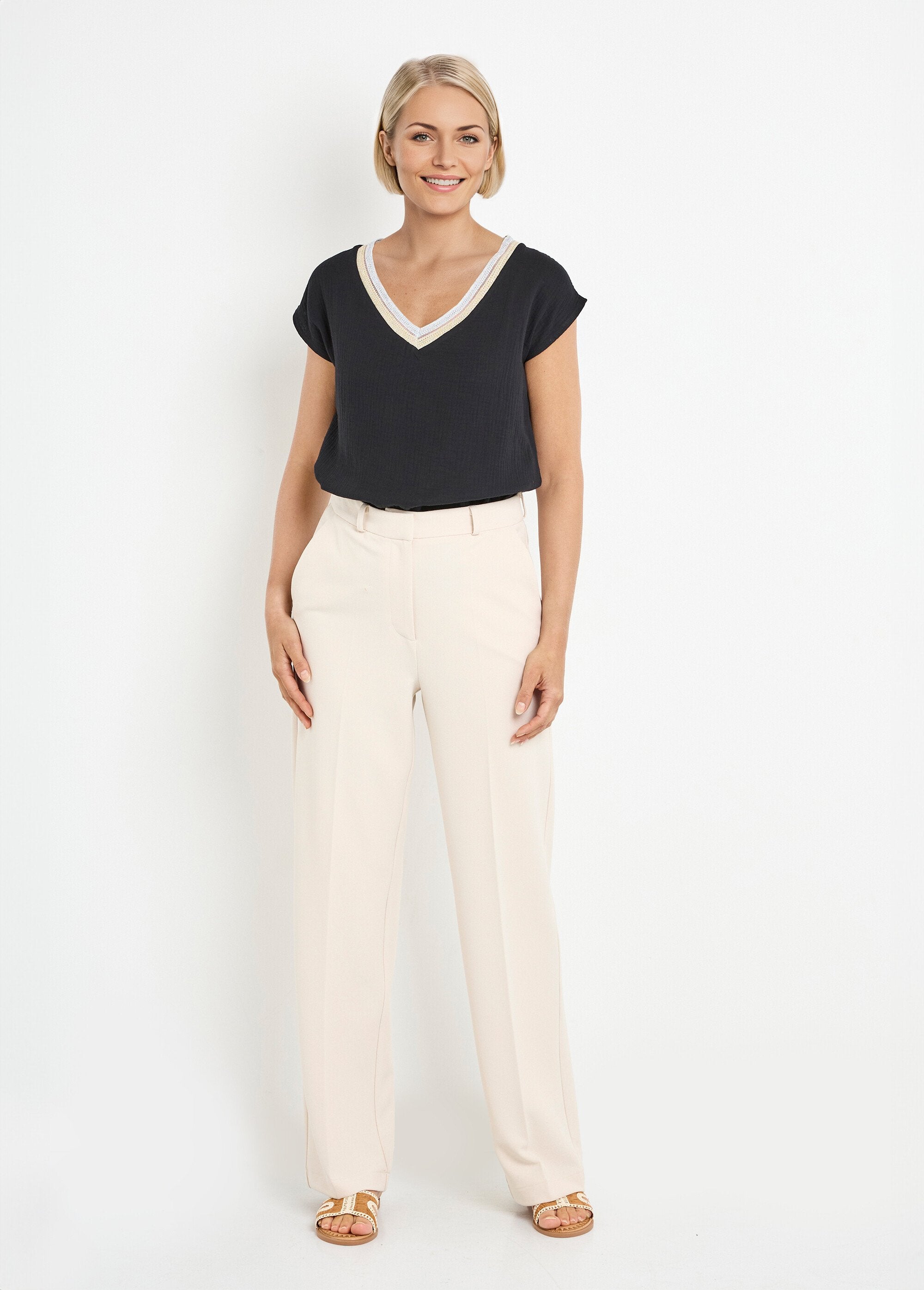 Blusa_de_gasa_de_algodón_con_trenza_en_escote_en_pico_Negro_SF1_slim