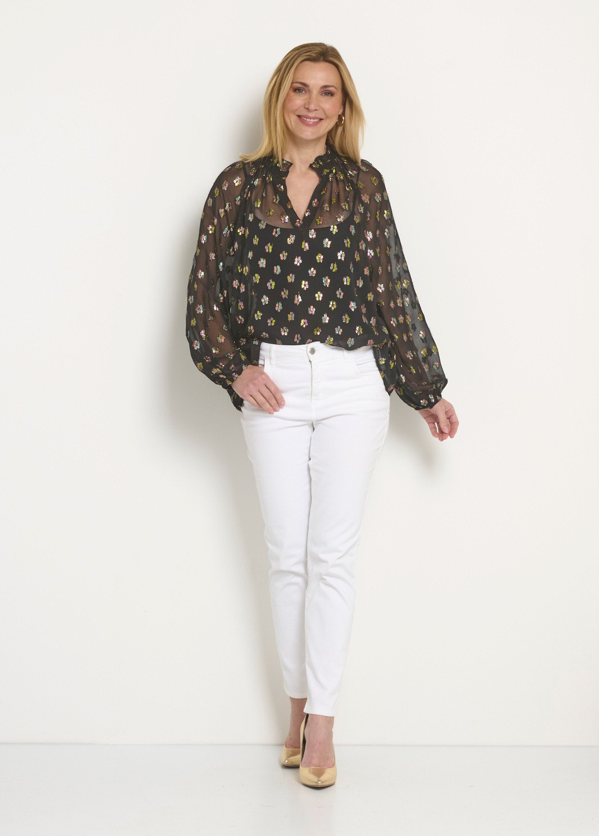 Blusa_de_velo_con_motivo_metalizado_y_cuello_en_V_Negro_SF1_slim