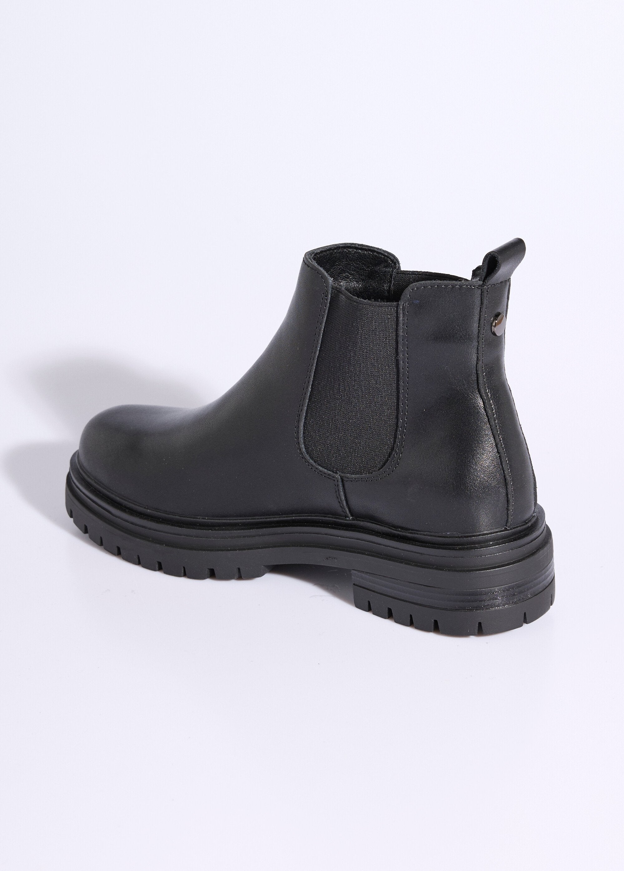 Botas_Chelsea_de_piel_con_suela_gruesa_Negro_DO1_slim