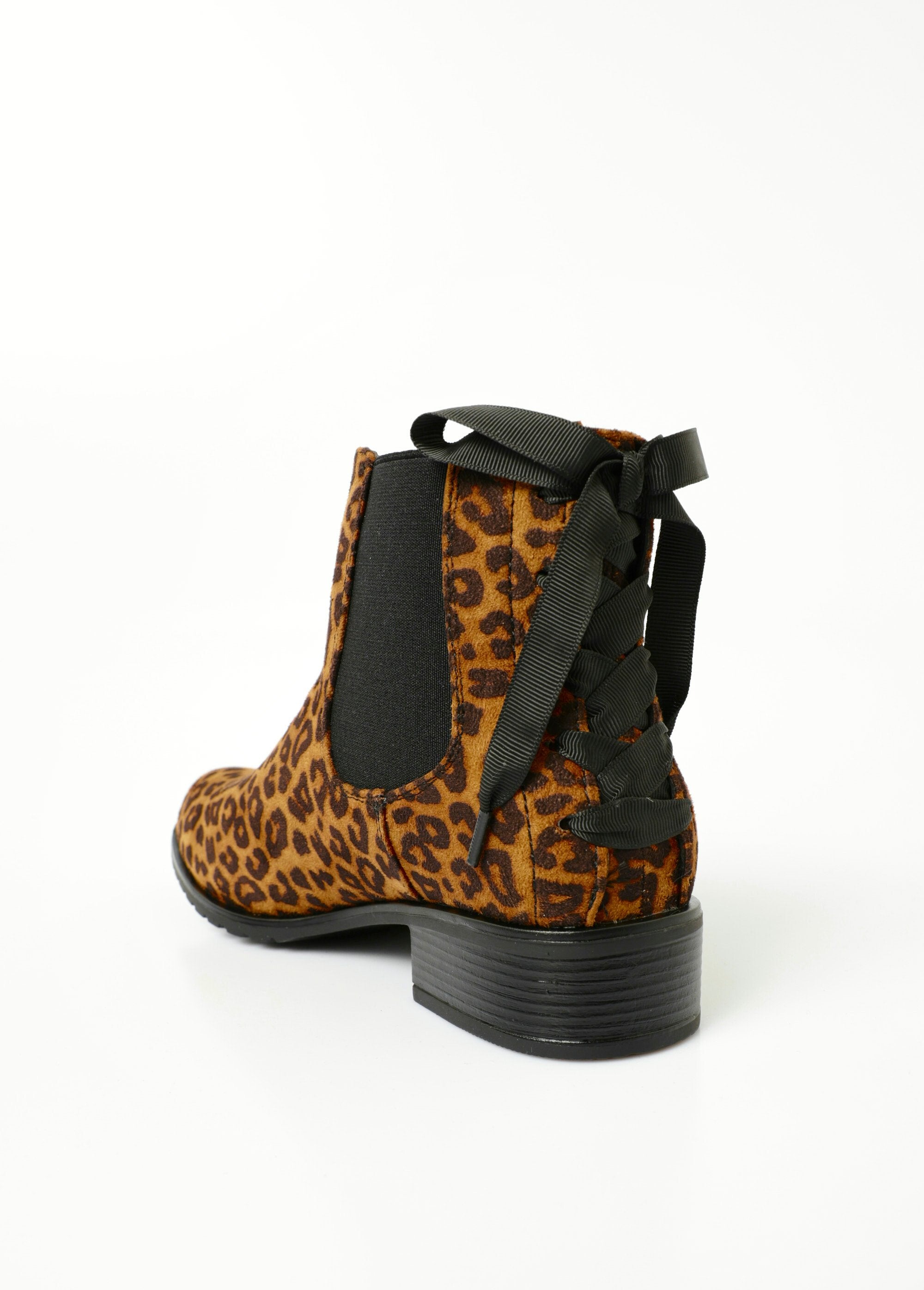 Botas_Chelsea_con_tacones_elegantes_y_lazo_Leopardo_DO1_slim