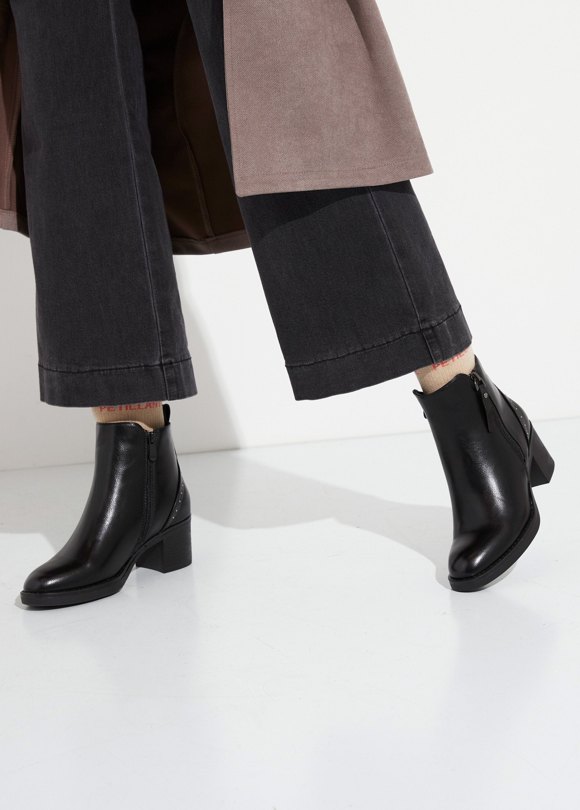 Botas_con_cremallera_y_tacones_con_tachuelas_Negro_SF1_slim