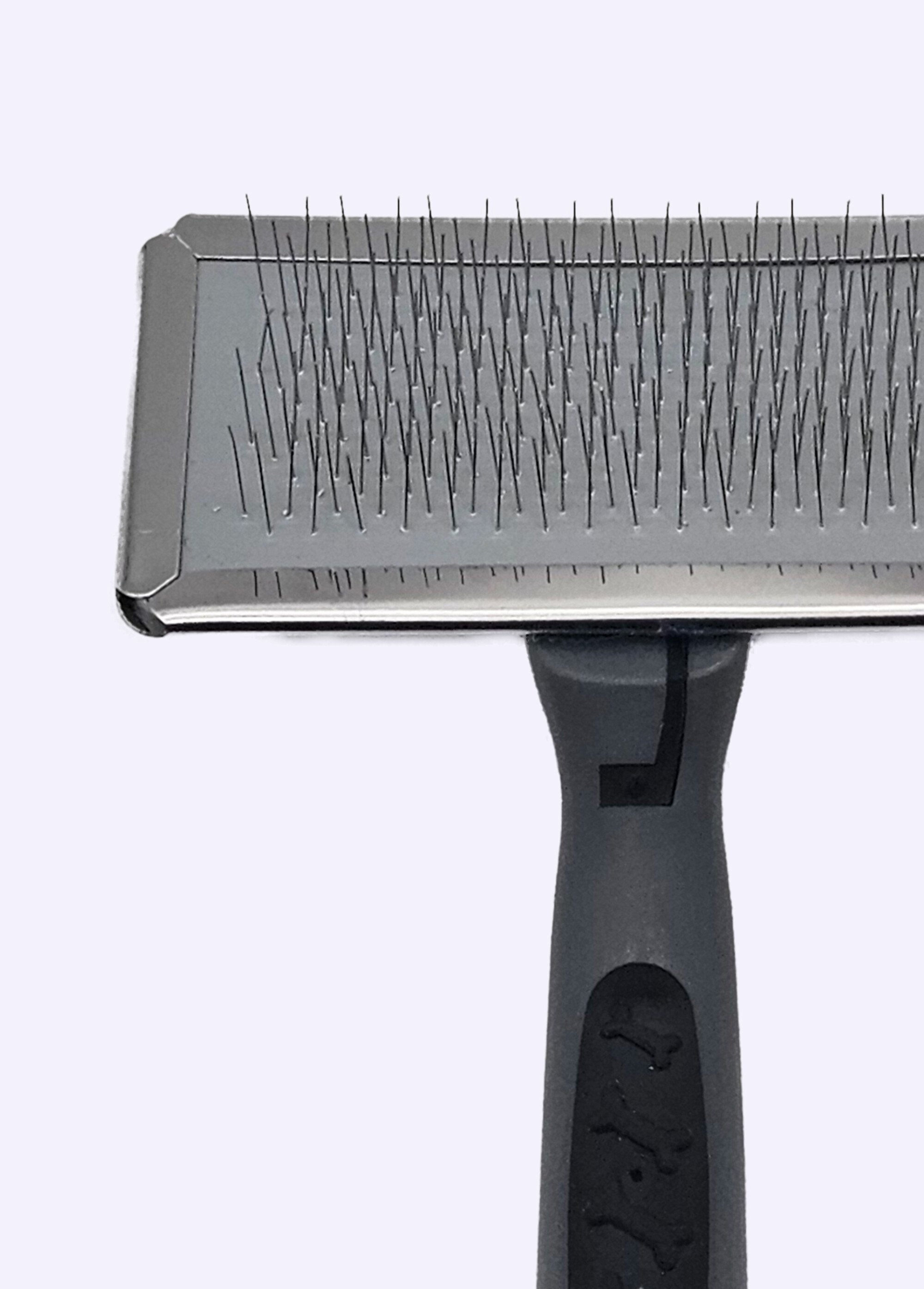 Cepillo_de_cardado_metálico_para_animales_Gris_DE1_slim