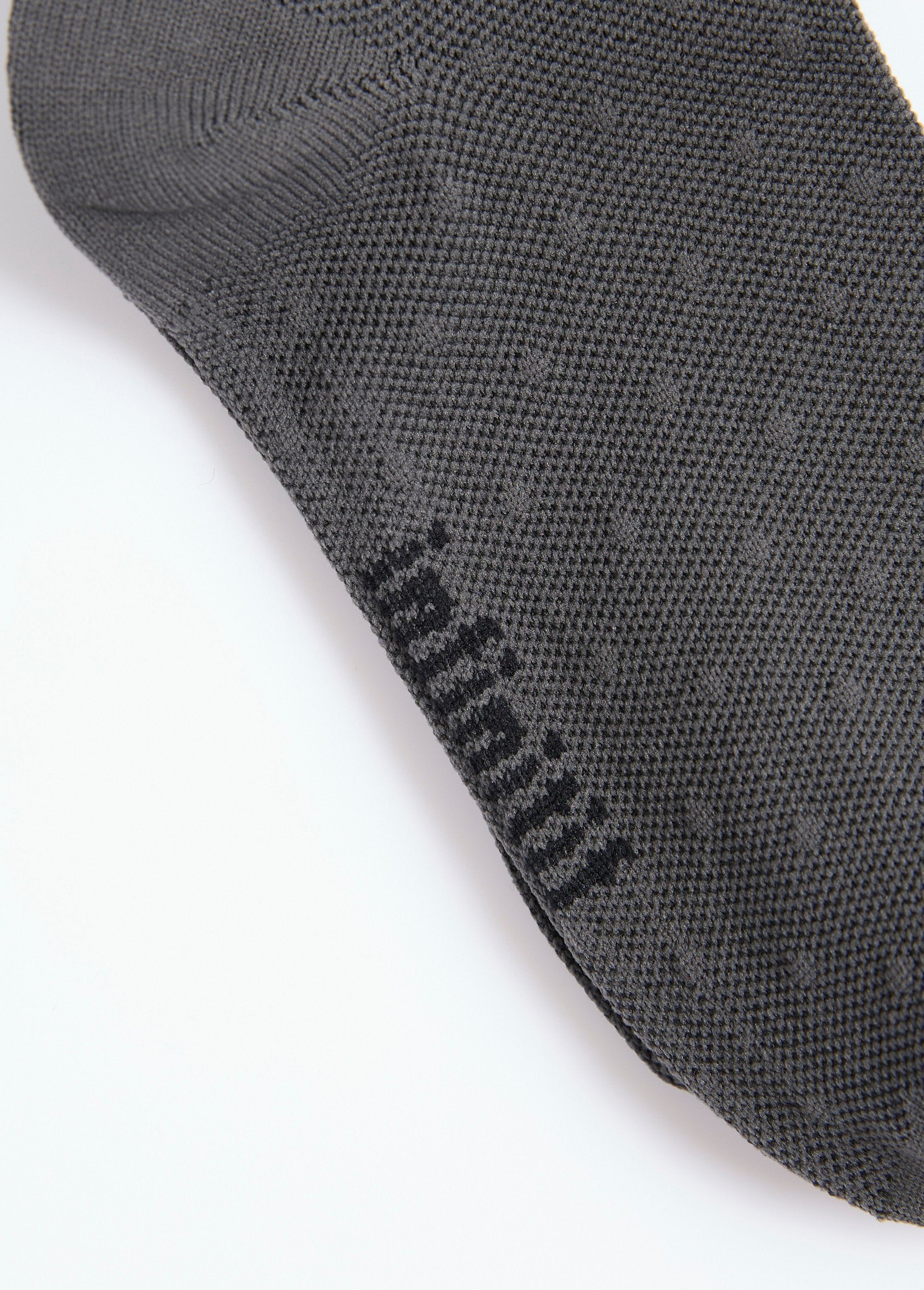 Calcetines_finos_con_estampados_variados_Negro_y_gris_DE4_slim