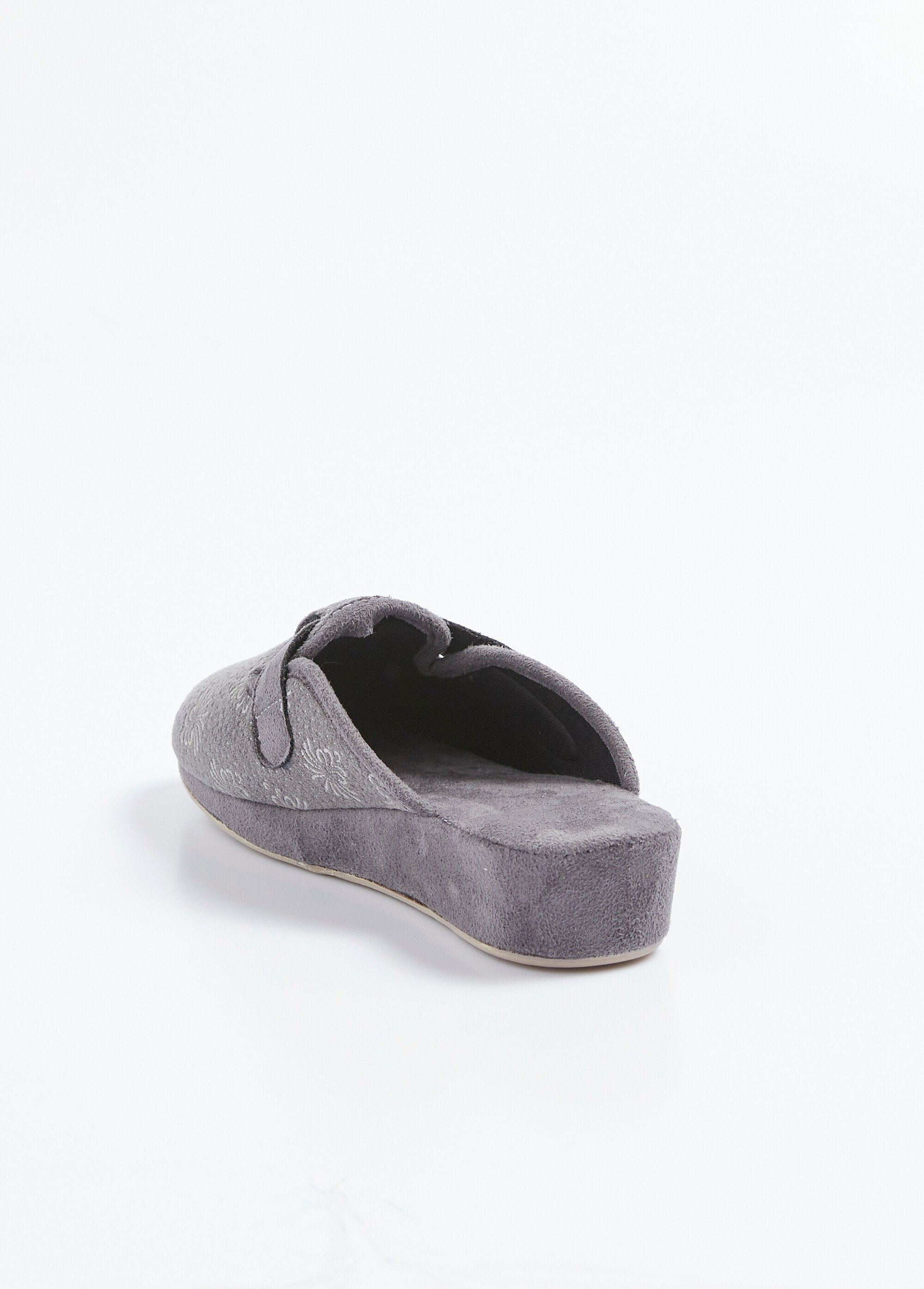 Pantuflas_tipo_mule_con_velcro_y_ancho_cómodo_Gris_DO1_slim
