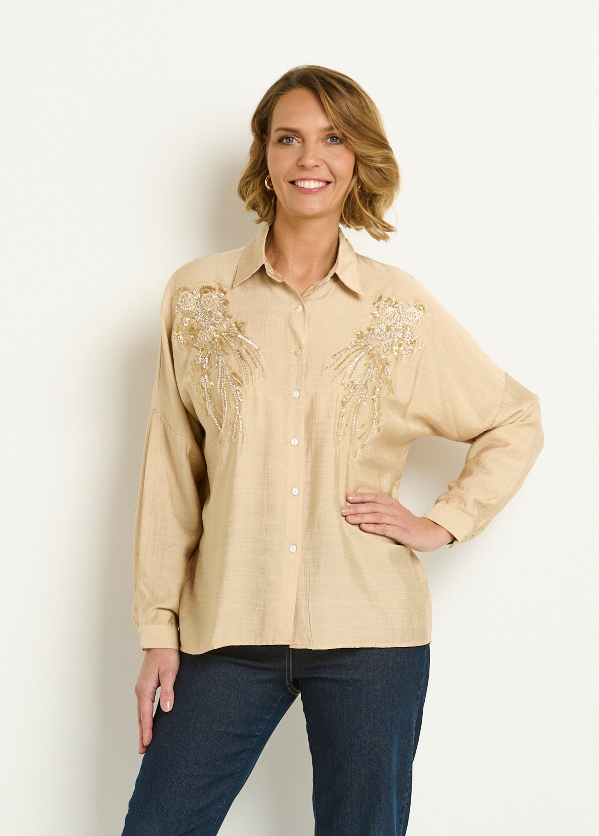 Blusa_bordada_con_perlas_y_lentejuelas_Beige_FA1_slim