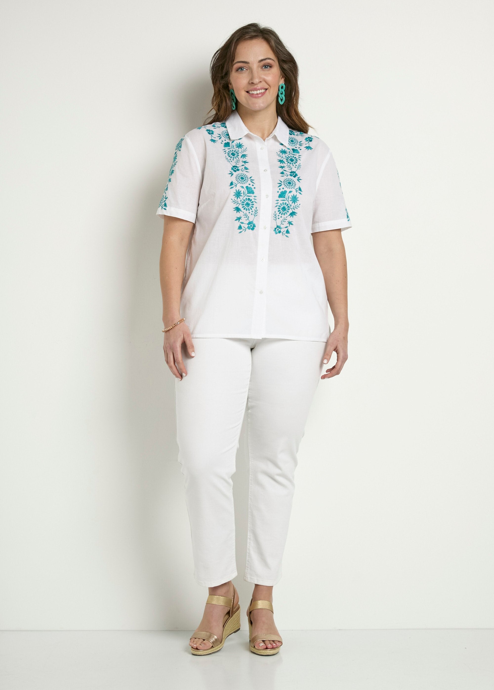 Blusa_larga_de_algodón_bordada_con_mangas_cortas_Azul_y_blanco_SF1_slim