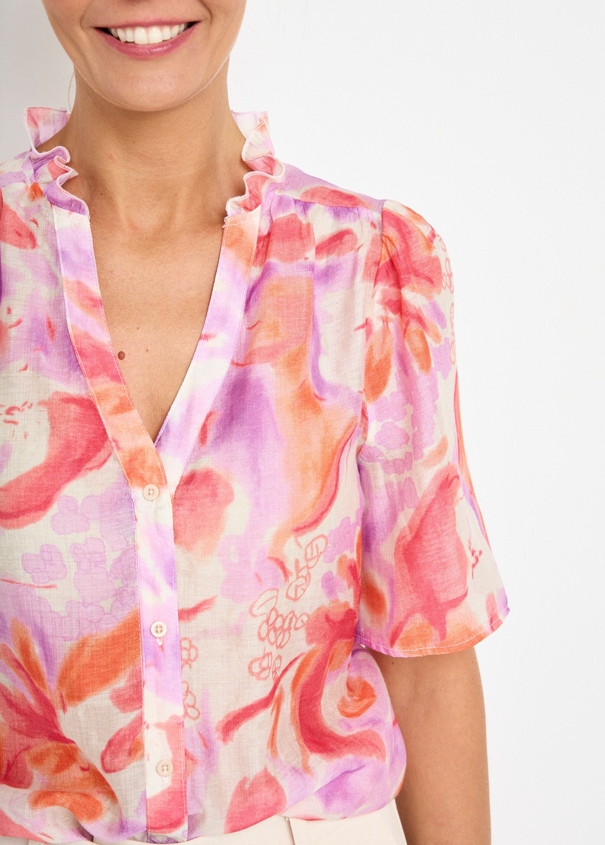 Blusa_de_voile_de_lino_con_estampado_artístico_Naranja_y_parma_DE1_slim