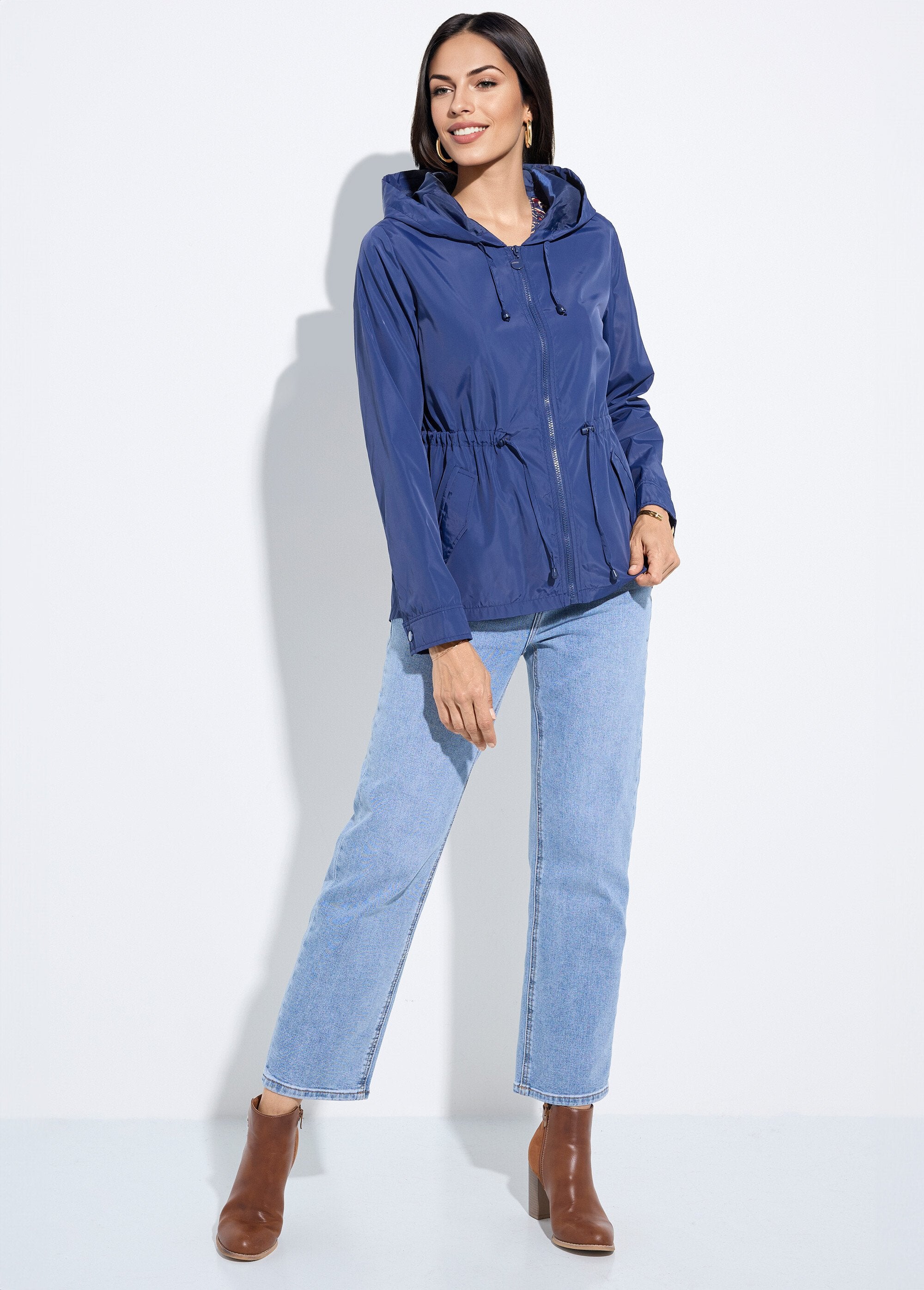 Cortavientos_con_capucha_y_cintura_ajustada_Marina_SF1_slim