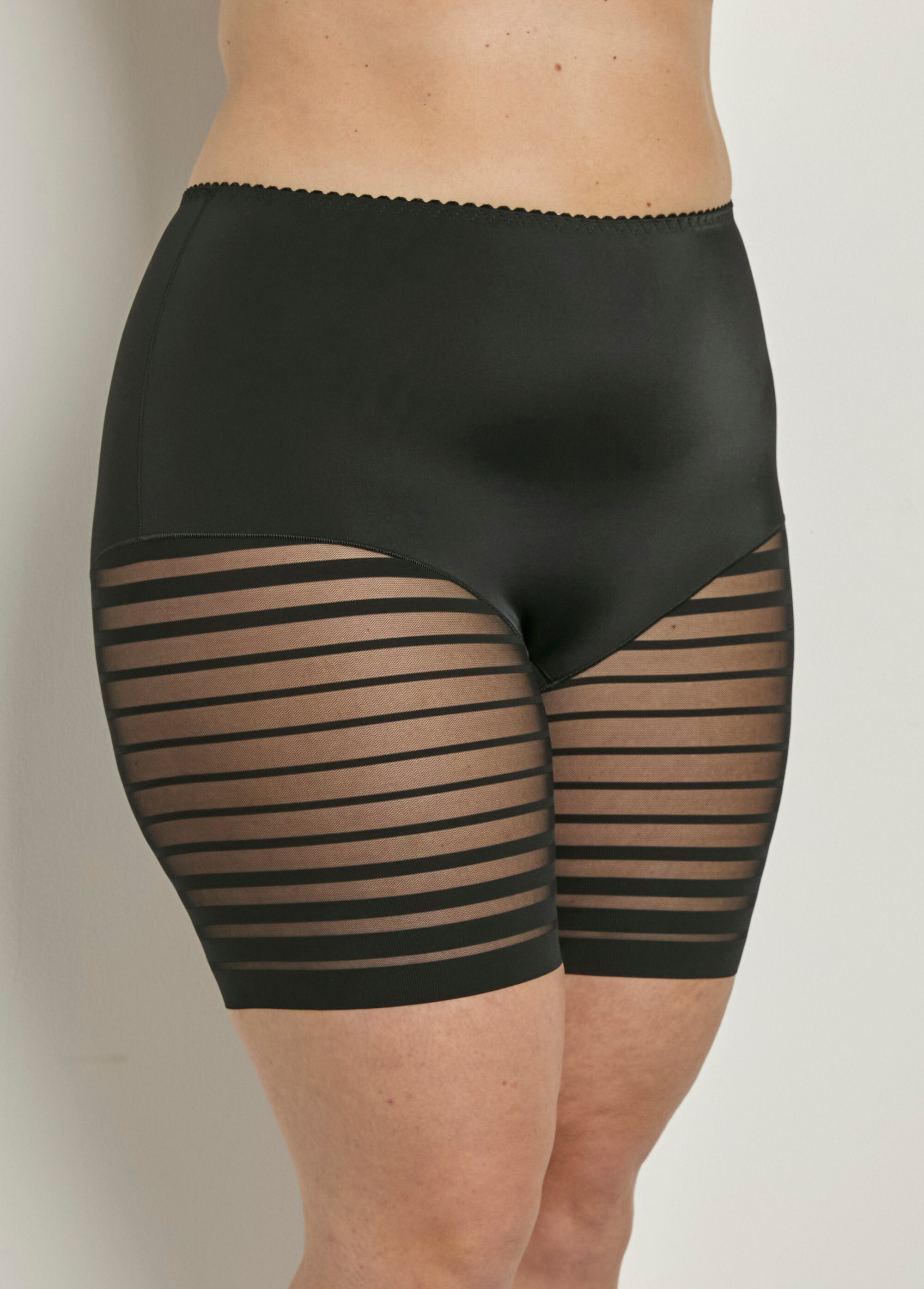 Braguita_shorty_de_talle_alto_de_tul_elástico_efecto_rayas_Negro_FA1_curvy