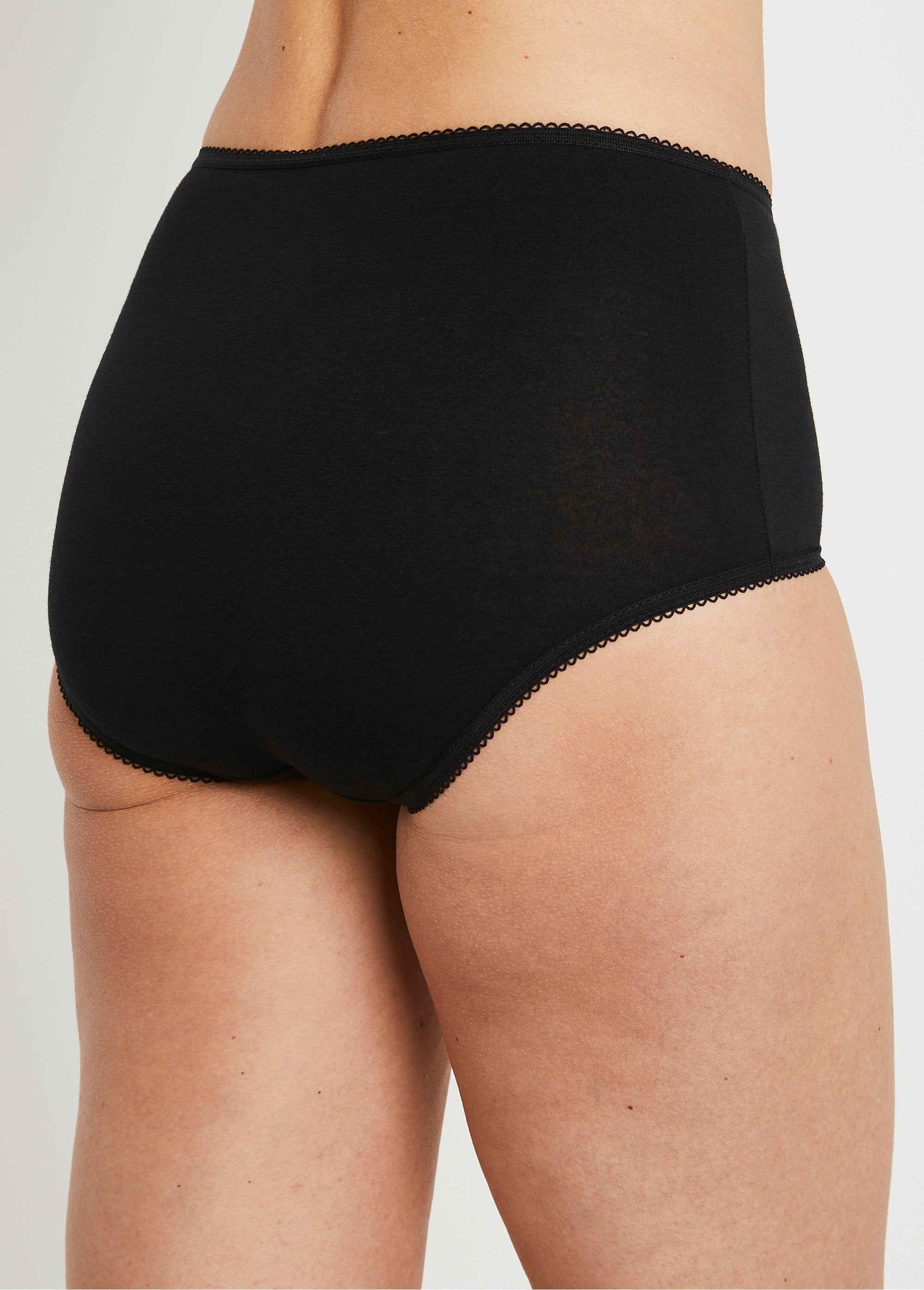 Braguita_de_cintura_alta_con_detalles_de_encaje_negro_lote_3_DO1_slim