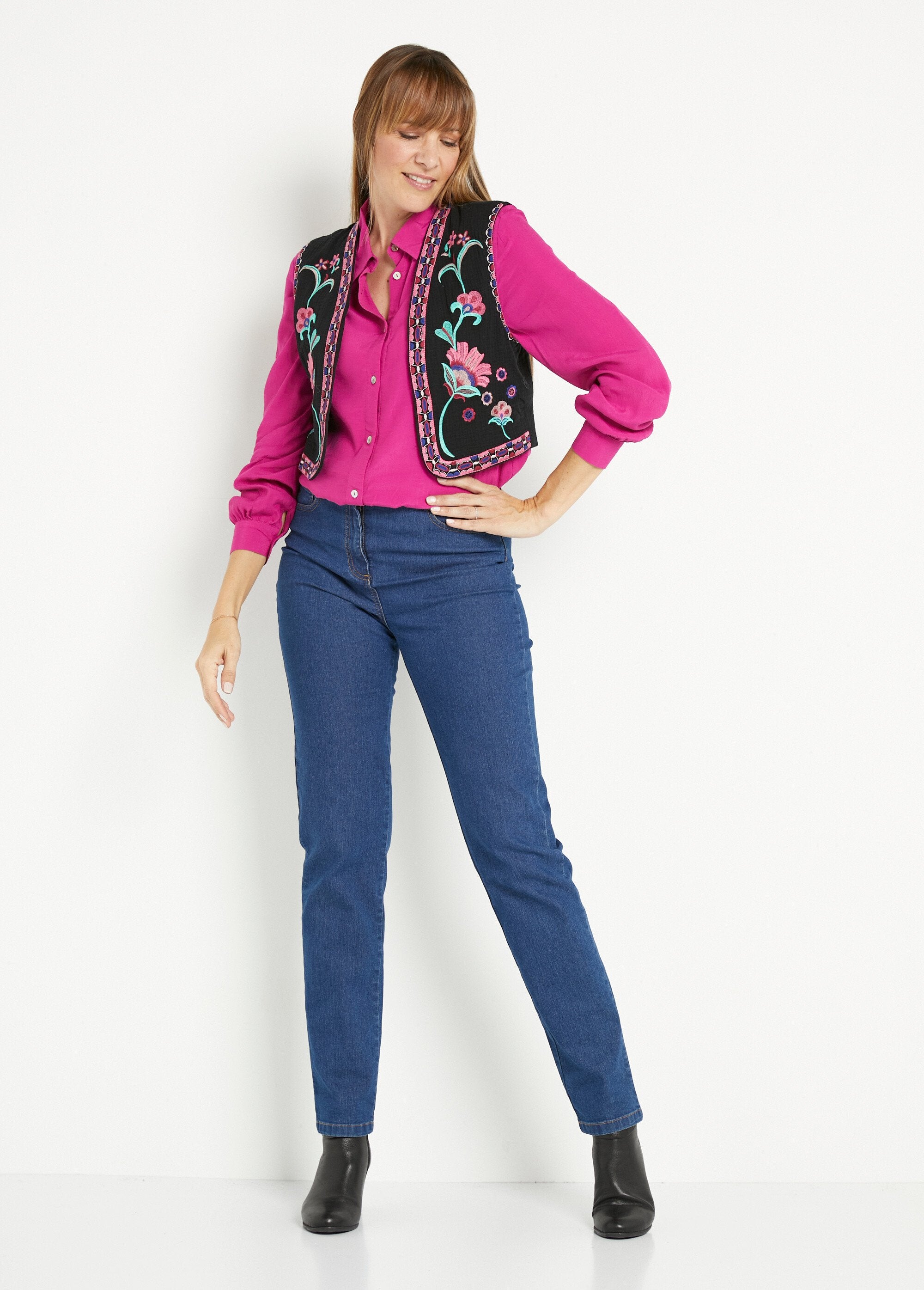 Rebeca_sin_mangas_con_bordado_floral_Negro__SF1_slim