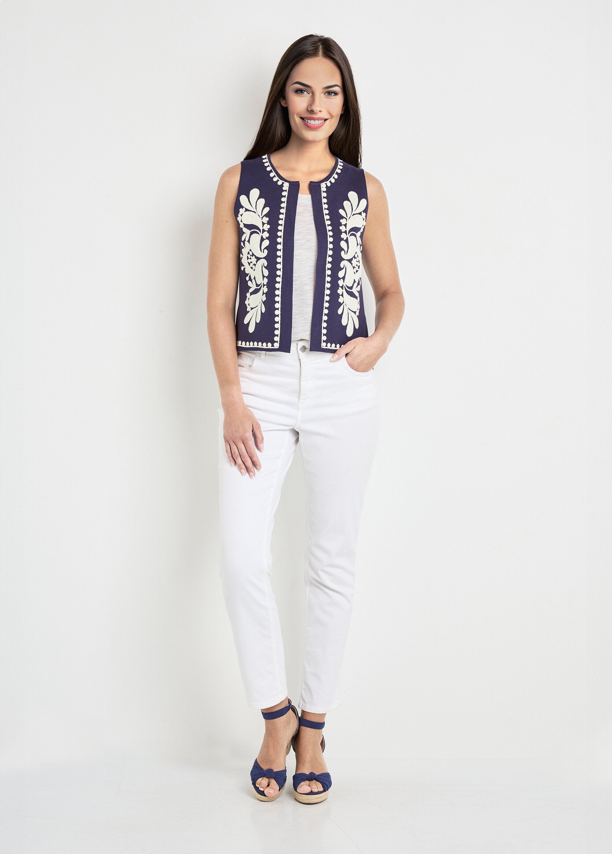 Chaleco_sin_mangas_de_punto_y_bordado_Marina_SF1_slim