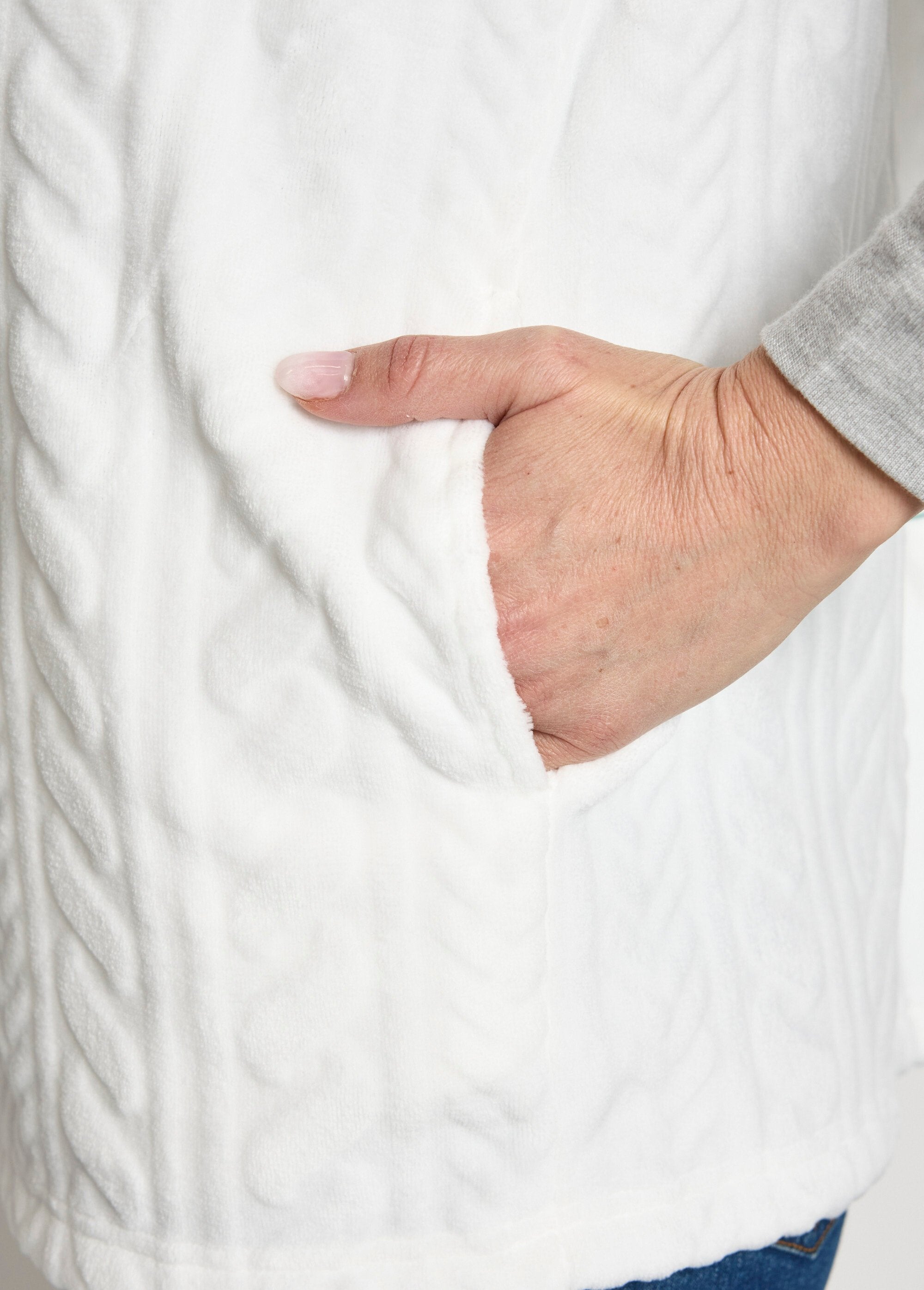 Chaleco_polar_sin_mangas_con_cremallera_y_tacto_suave_Blanco,_Blanca_DE2_slim