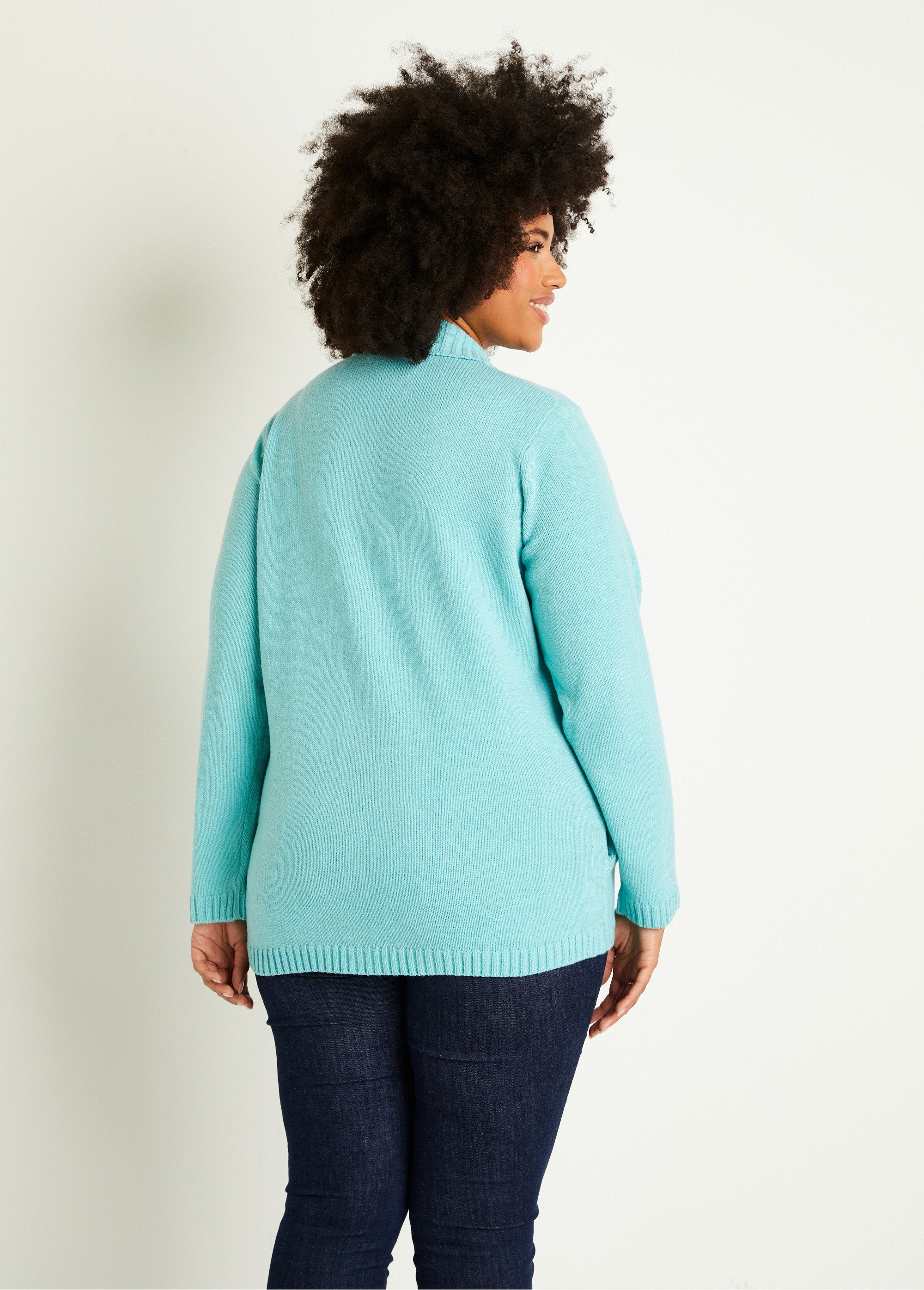 Cárdigan_largo_liso_con_cremallera_y_cuello_alto_Agua_DO1_curvy