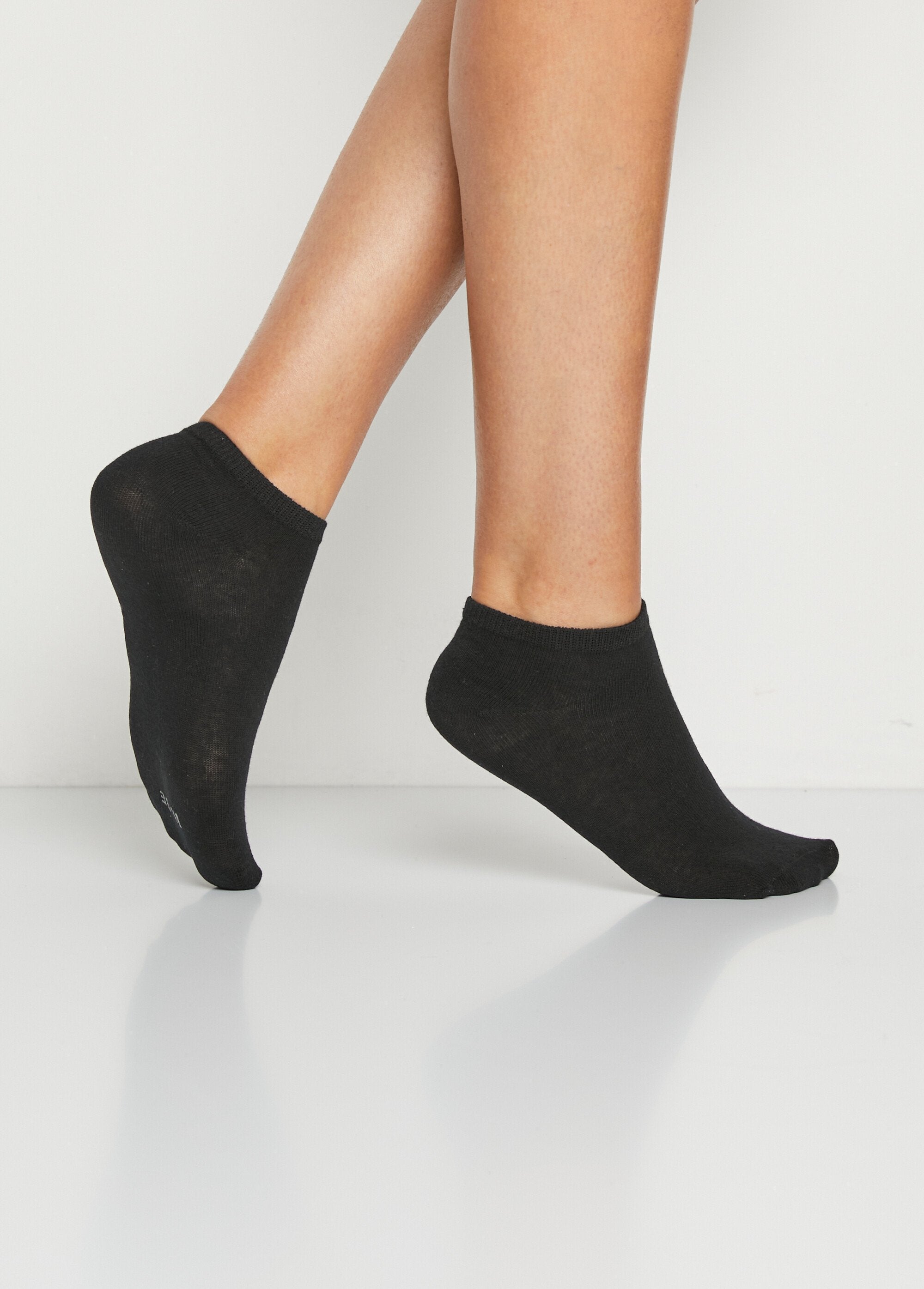 Calcetines_discretos_hasta_el_tobillo_lote_negro3_DR1_slim