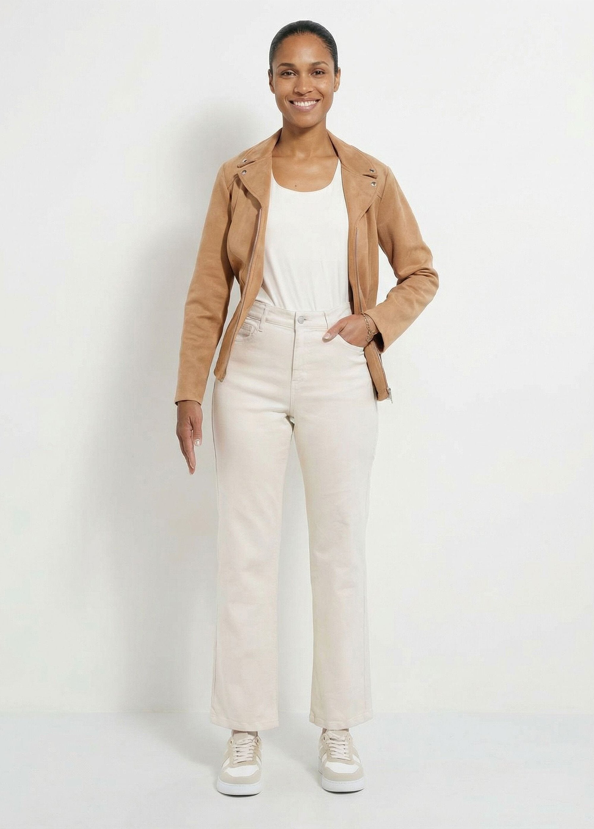 Vaqueros_de_talle_alto,_pierna_recta_y_cinco_bolsillos,_de_colores._Crudo_SF1_slim