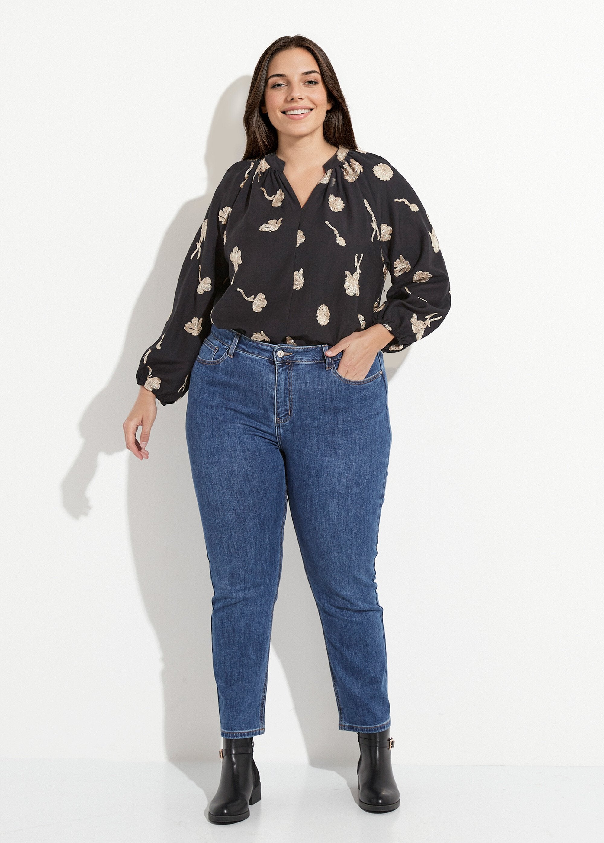 Jeans_mom_de_mezclilla,_especial_TALLA_GRANDE_Mezclilla_media_SF1_curvy