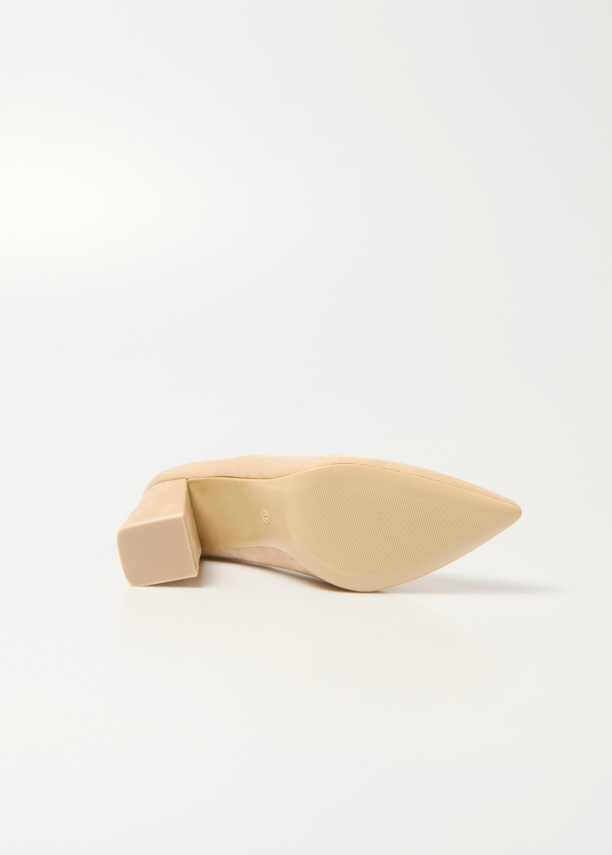 Salón_de_tacón_alto_con_acabado_ancho_de_ante_Beige_UN1_slim