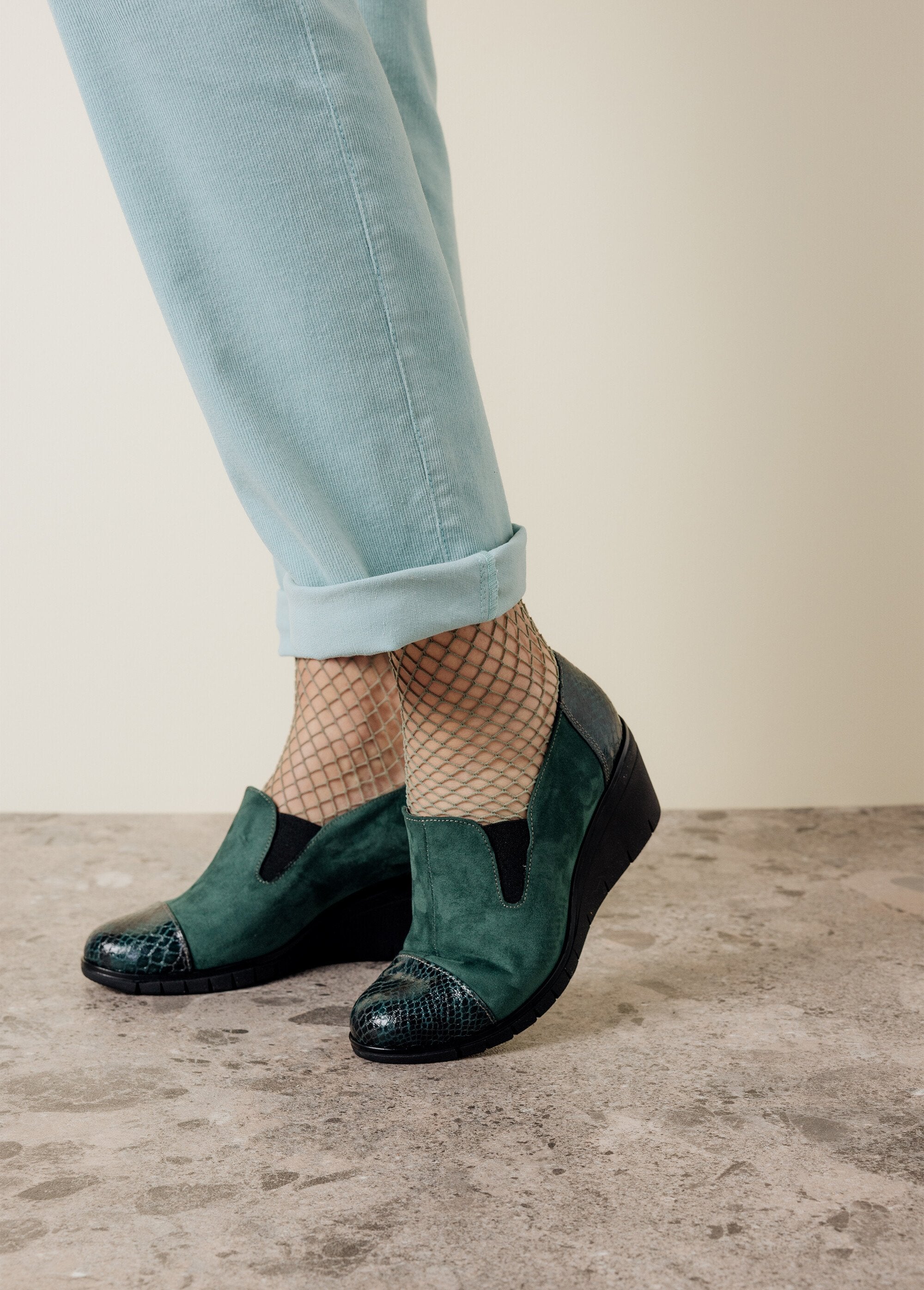 Mocasines_elásticos_con_cuña_ancha_y_confort._Verde_SF1_slim