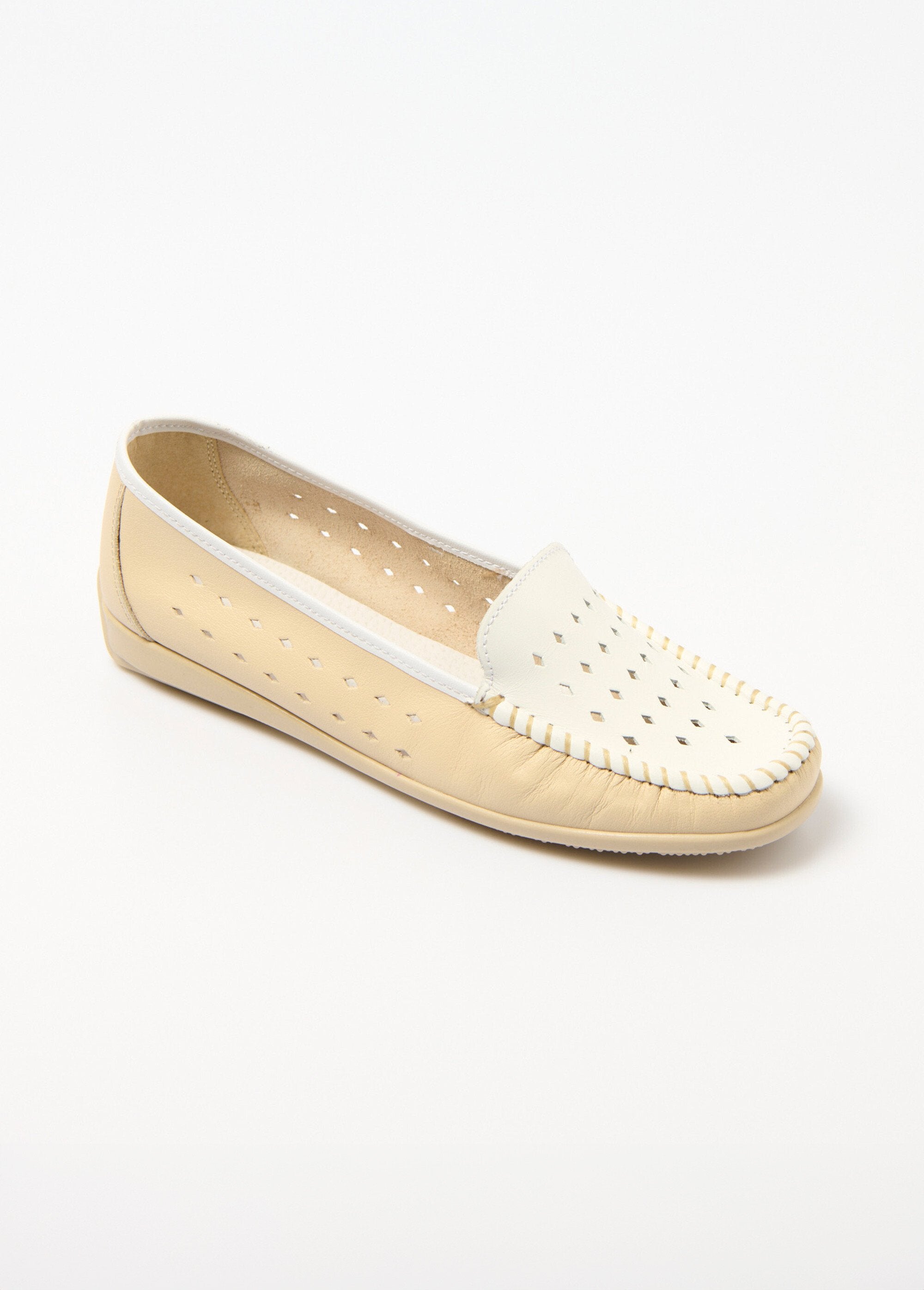Mocasines_anchos_confort_de_piel_suave_Beige_FA1_slim
