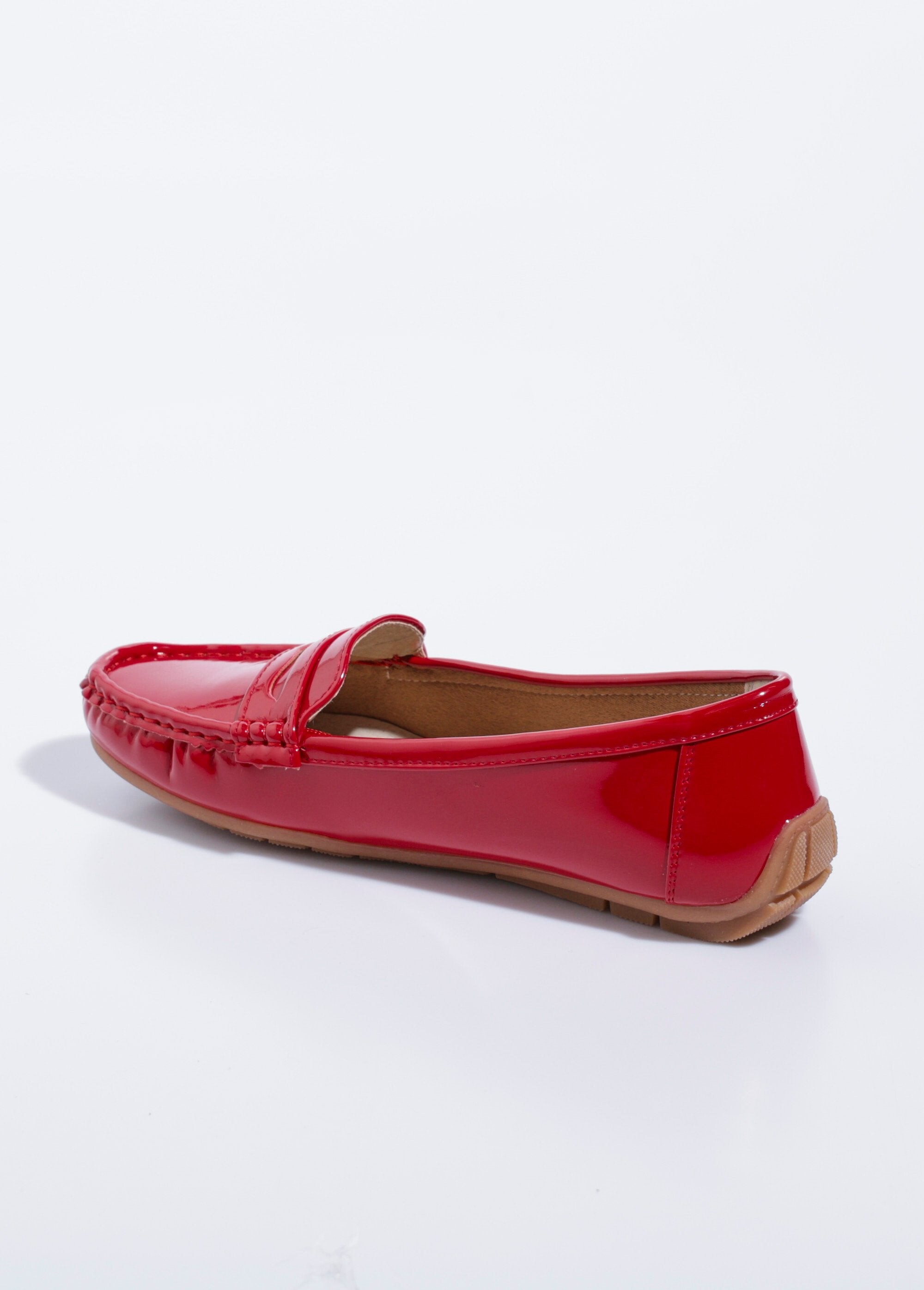 Mocasines_de_charol_con_suela_antideslizante_barniz_rojo_DO1_slim