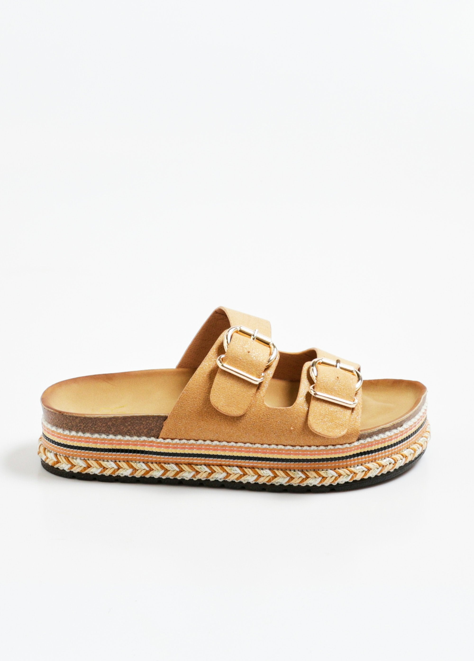 Mules_de_cuña_metalizada_con_suela_anatómica_camello_DR1_slim