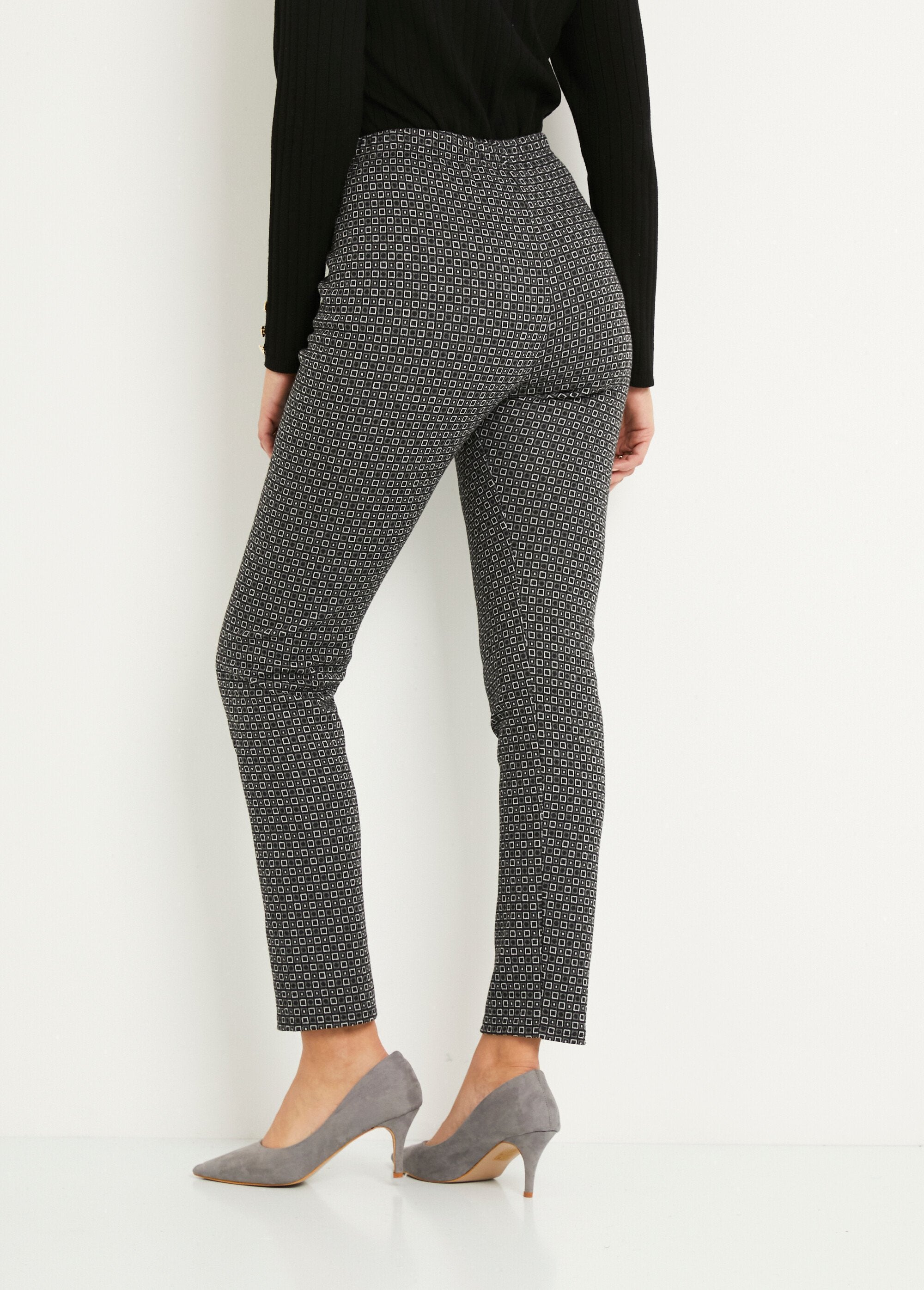 Pantalón_recto_cónico_con_cintura_elástica_en_jacquard_gris_y_negro_DO1_slim
