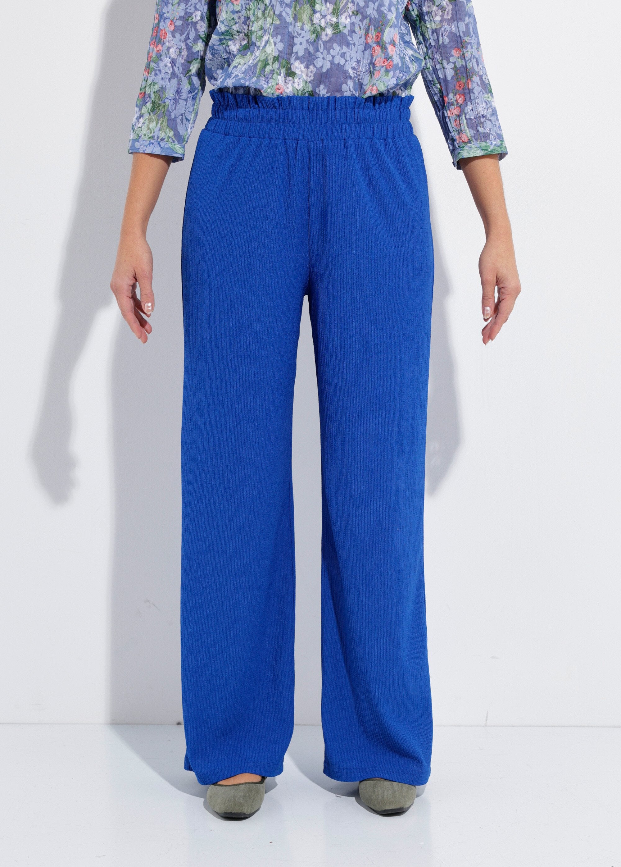 Pantalón_verde_con_cinturilla_elástica_ancha_y_malla_en_relieve_azul_duro_FA1_slim