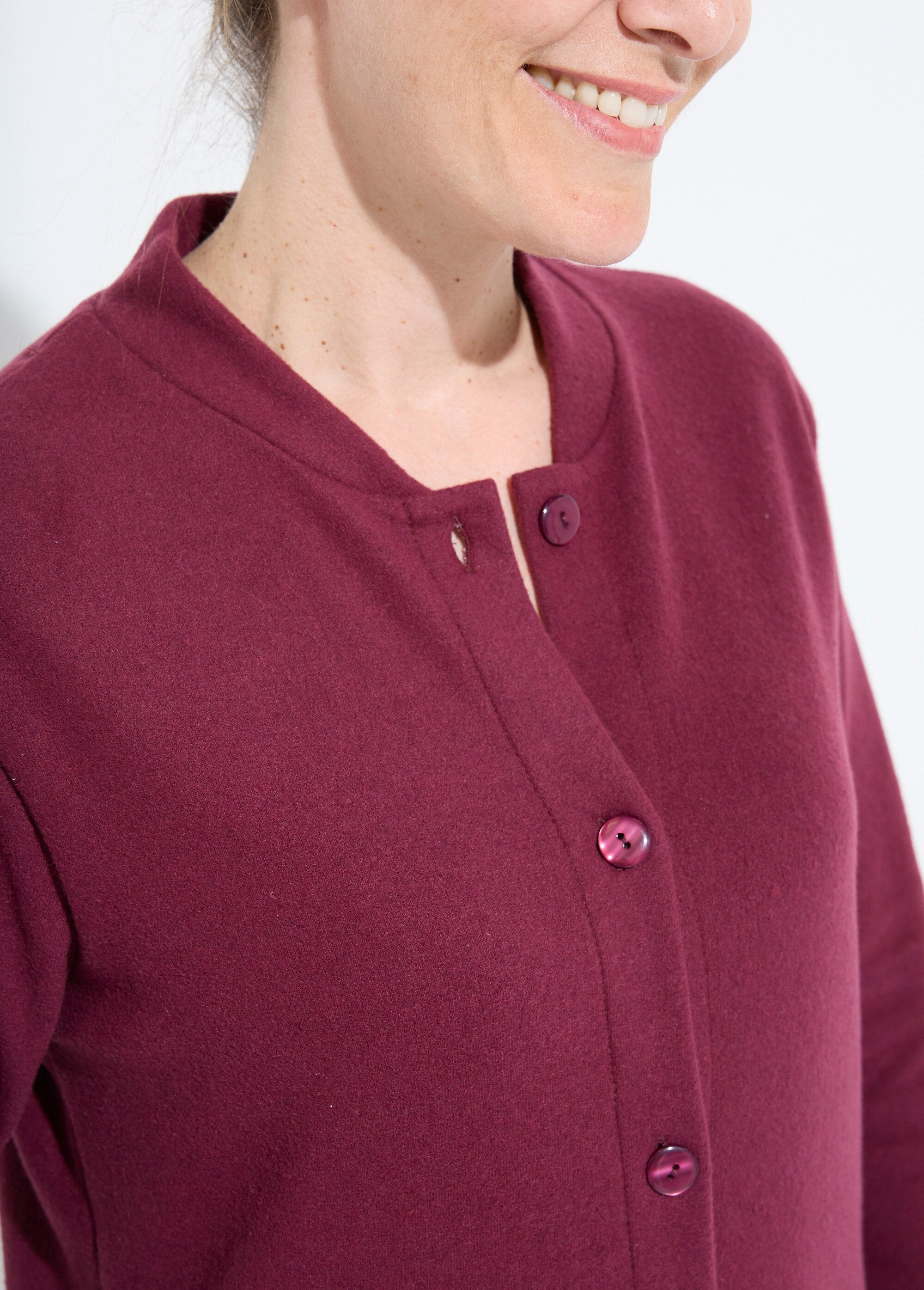 Albornoz_corto_abotonado_en_malla_Milano_Burdeos_DE1_slim