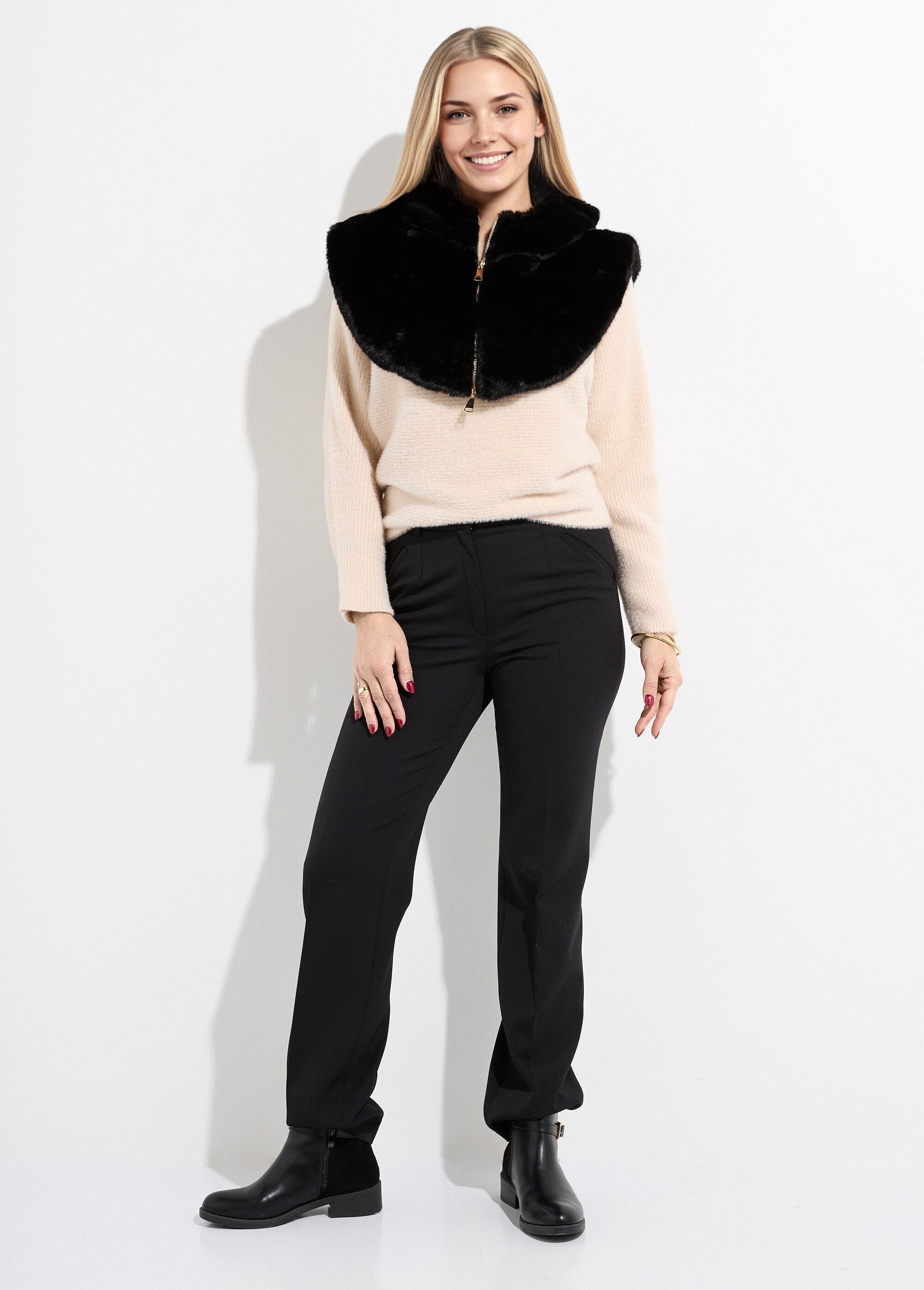 Babero_con_capucha_y_cremallera_de_piel_sintética_Negro_SF1_slim