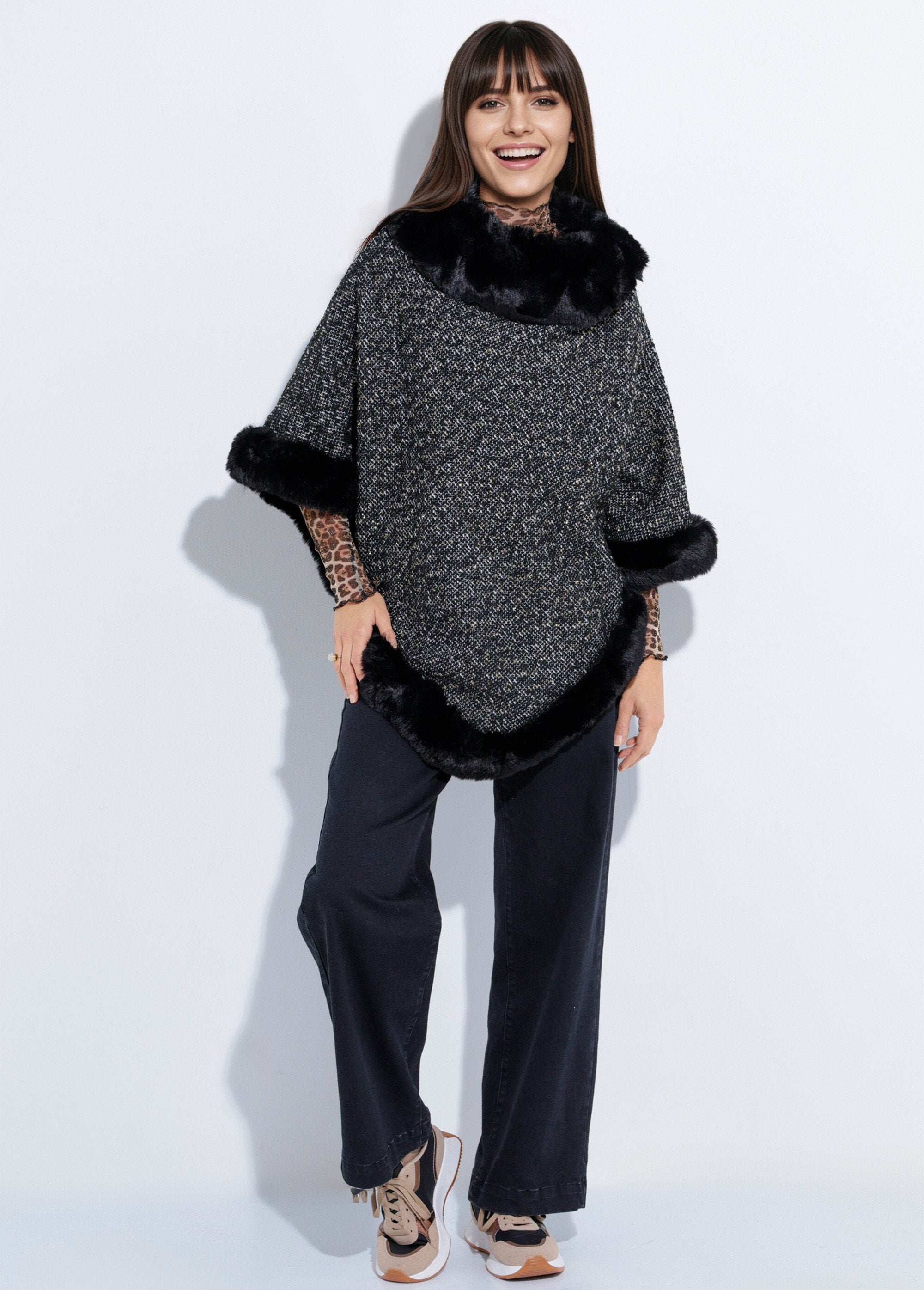 Poncho_cape_à_carreaux_détails_fourrure_Noir_SF1_slim