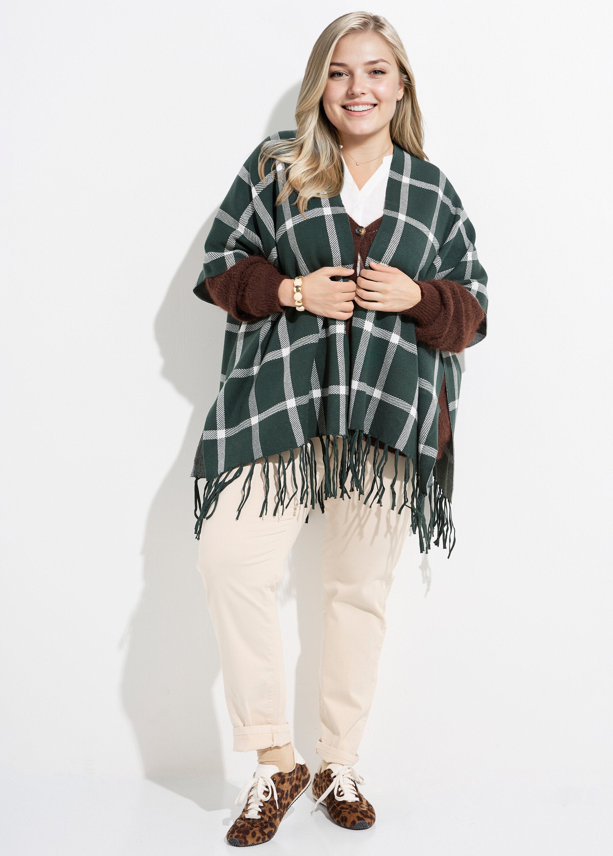 Poncho_capa_de_punto_con_estampado_de_cuadros_Azulejos_verdes_SF1_curvy