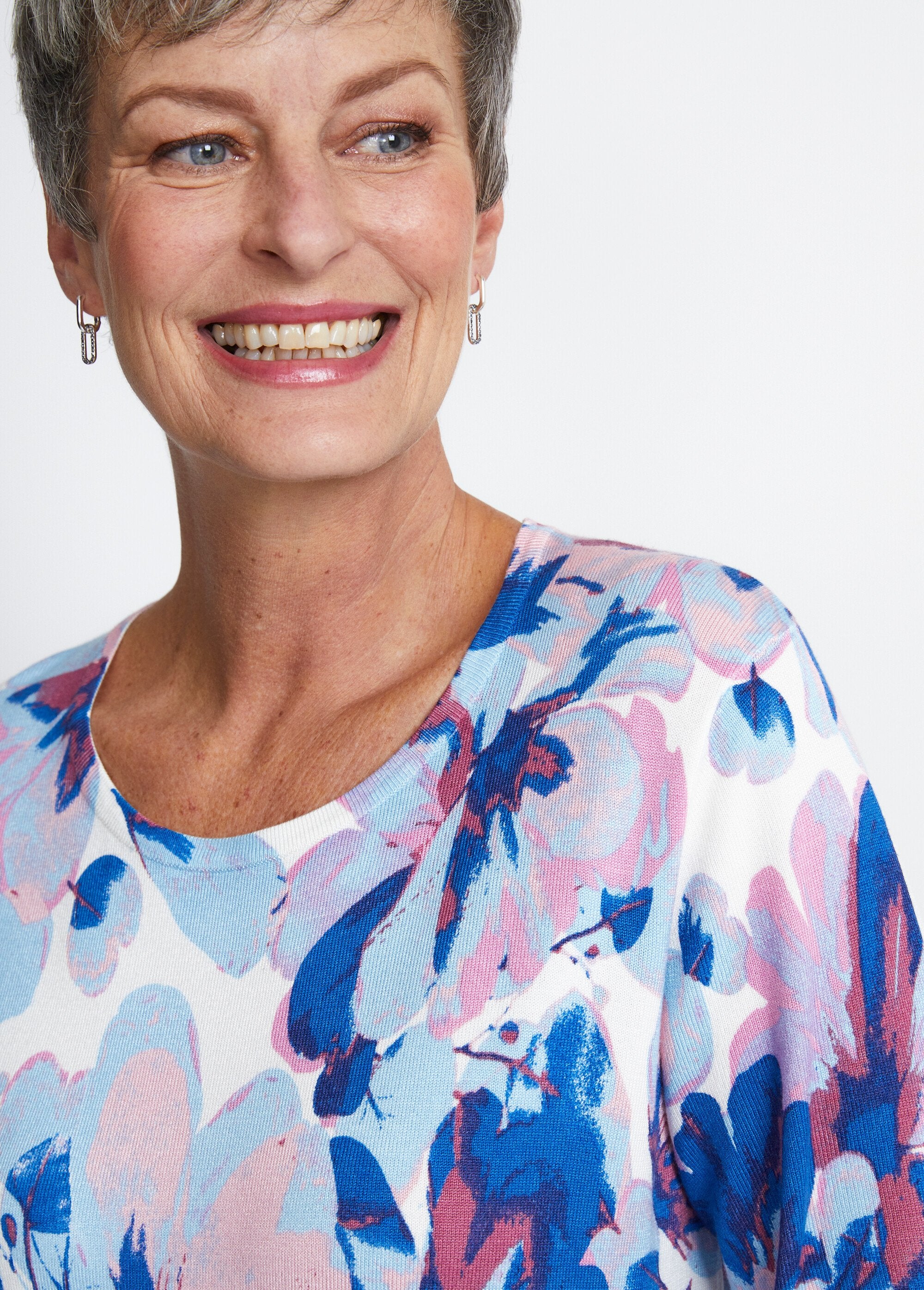 Jersey_de_manga_3/4_con_estampado_floral_azul_y_rosa_DE1_slim