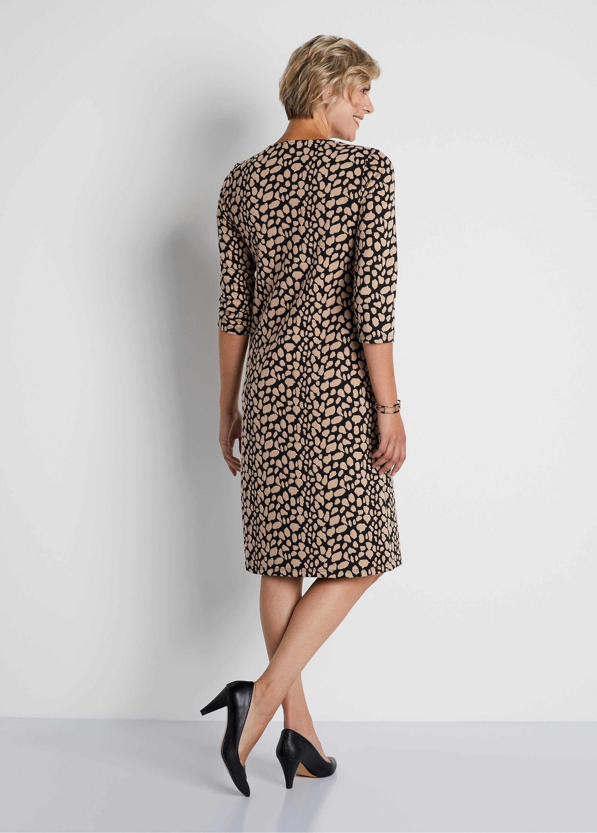 Vestido_corto_holgado_jacquard_bicolor_Negro_y_beige_DO1_slim