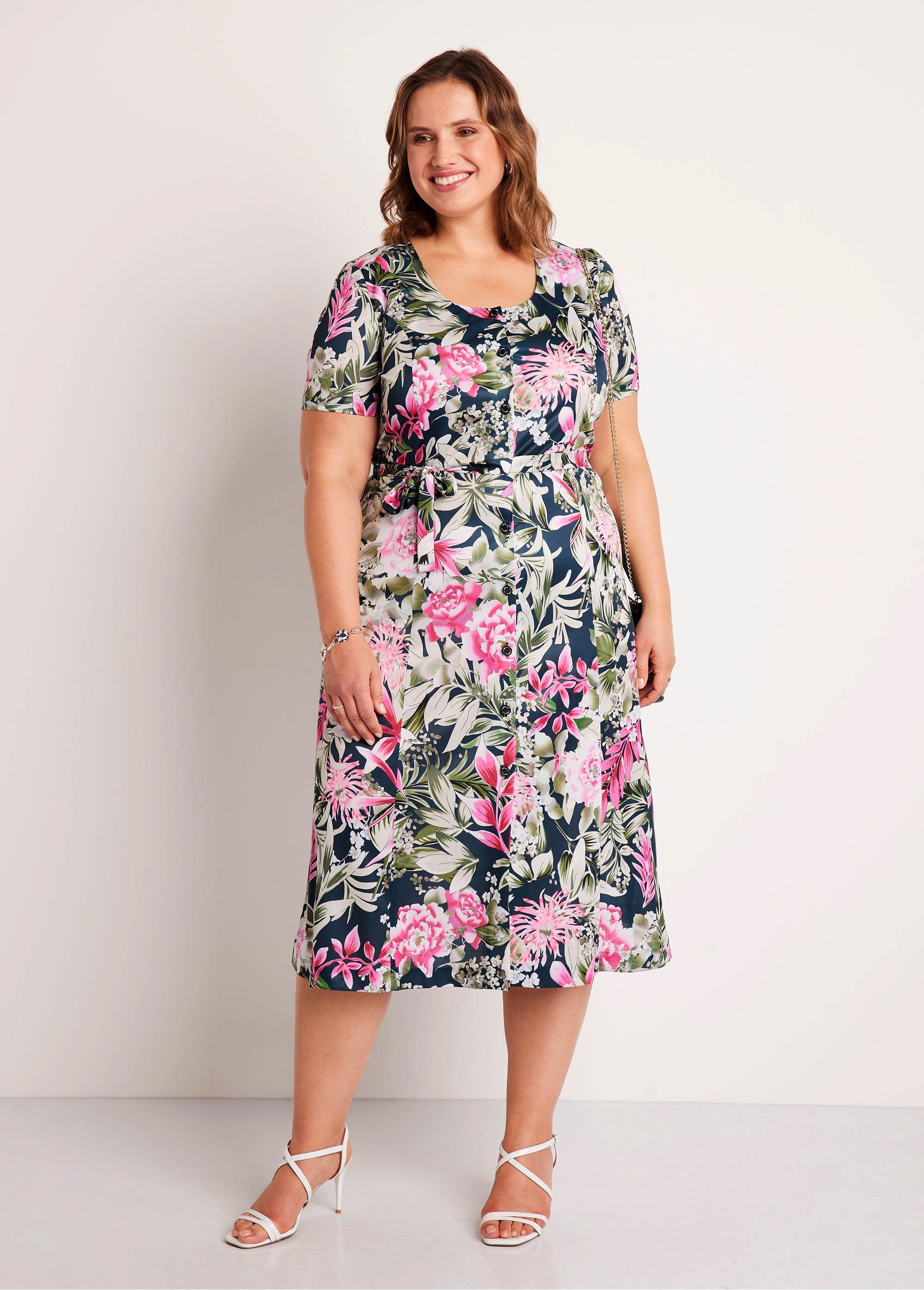 Vestido_midi_estampado_con_botones_Azul_marino_y_fucsia_FA1_curvy