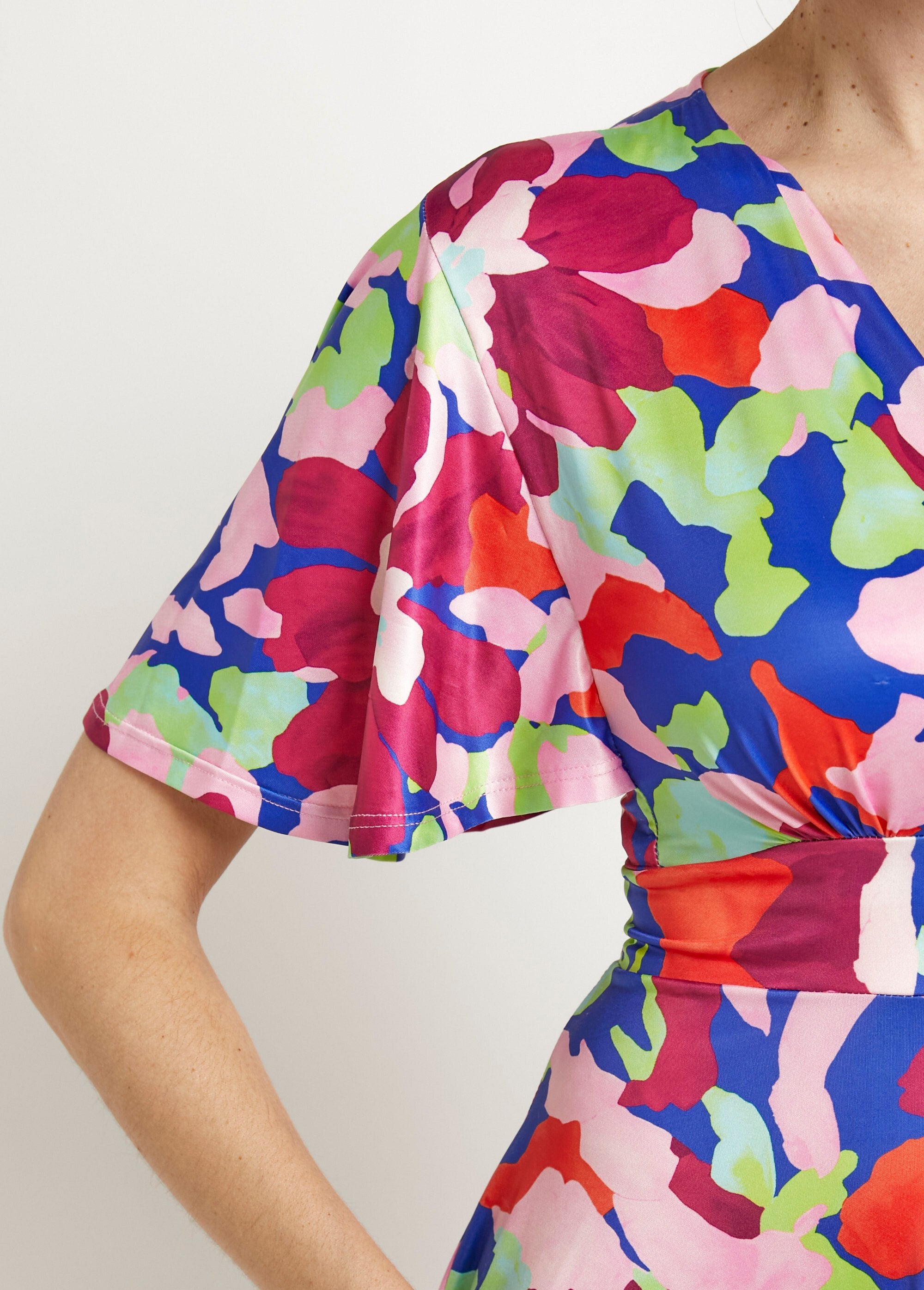 Vestido_cruzado_artístico_con_mangas_de_mariposa_Estampados_de_rosas_DE1_slim