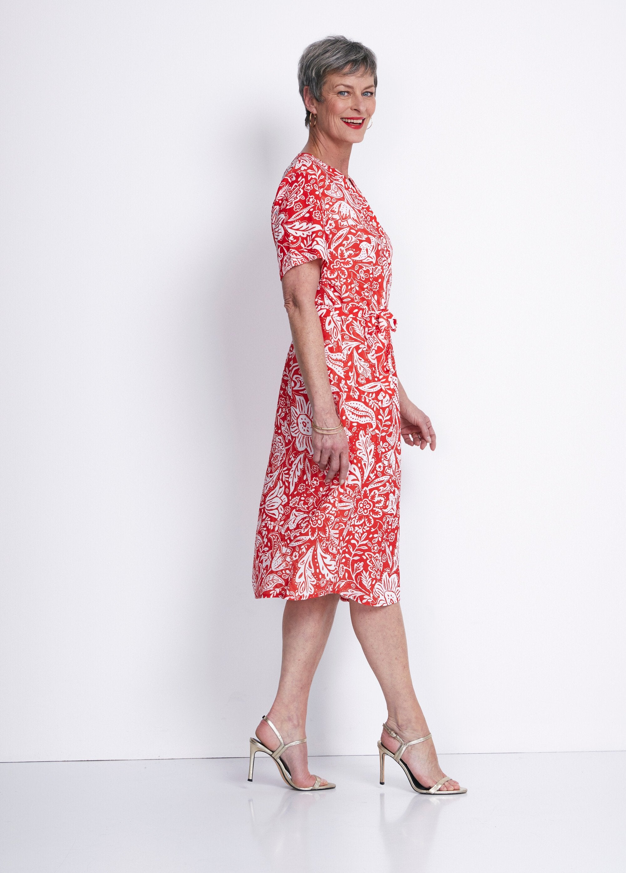 Vestido_corto_en_tejido_bicolor_gofrado_rojo_y_blanco_DR1_slim