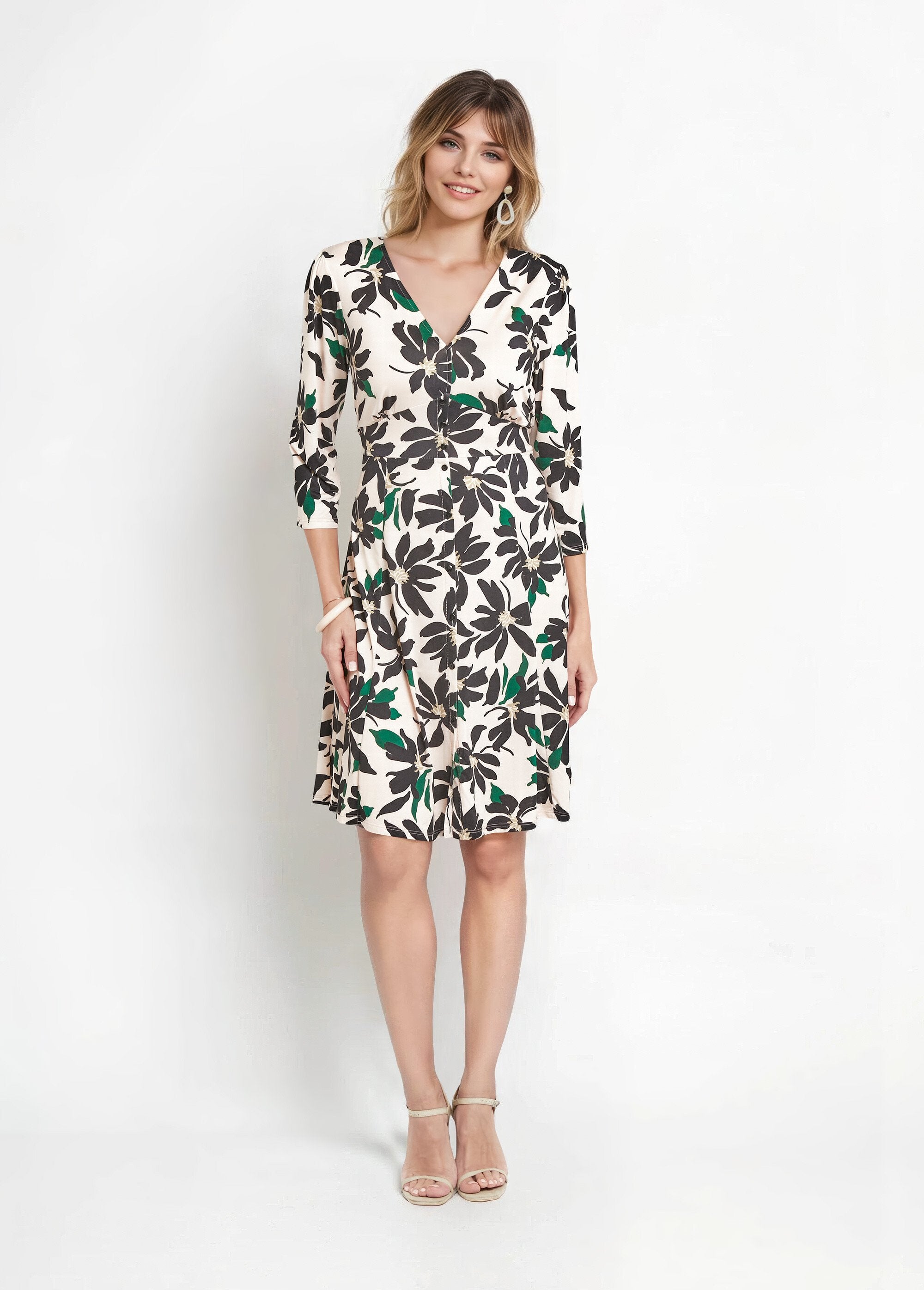Vestido_floral_abotonado_con_escote_en_pico_y_mangas_3/4_Beige_y_negro_FA1_slim