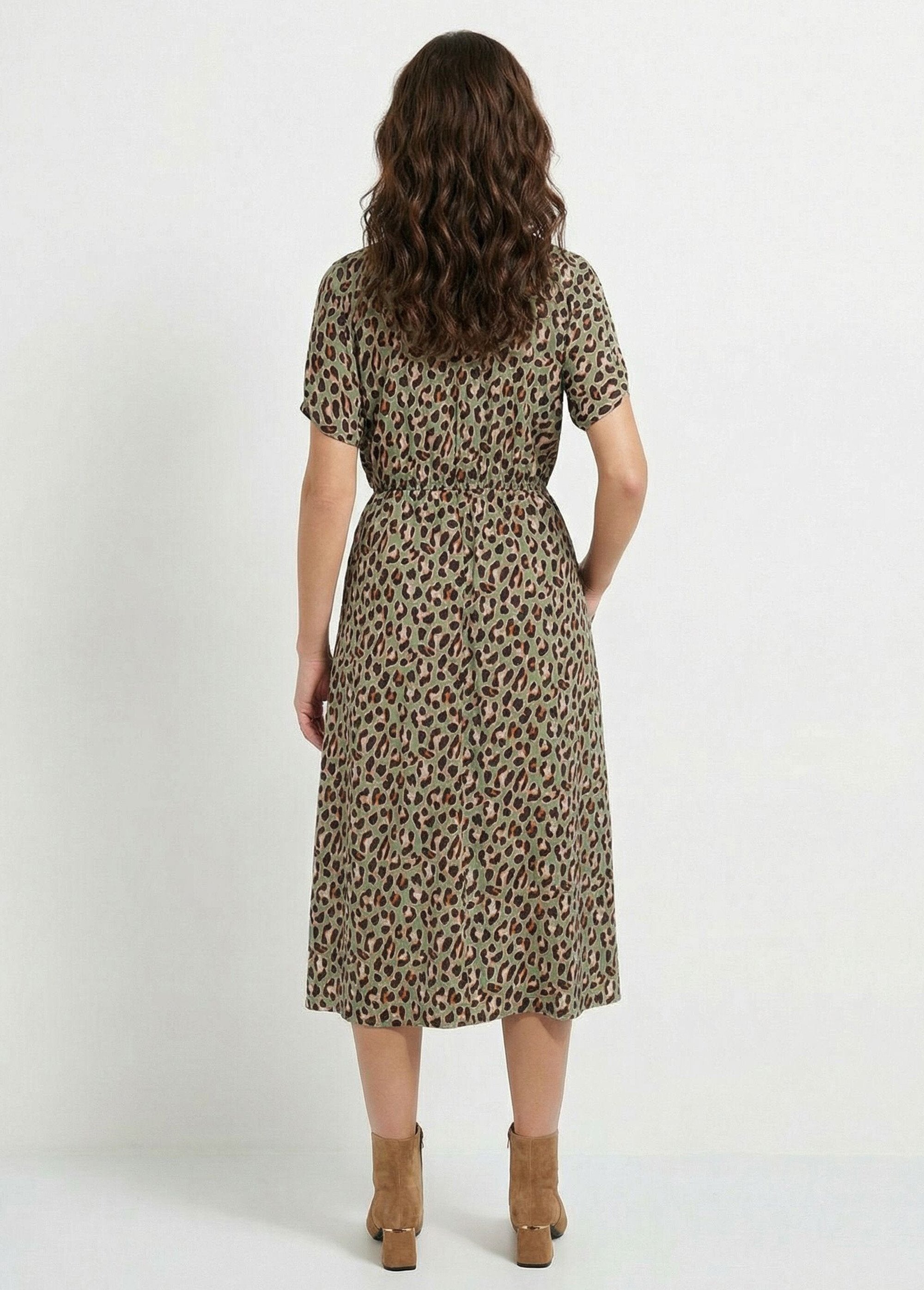 Vestido_largo_cruzado_con_estampado_de_leopardo_Caqui_y_negro_DO1_slim