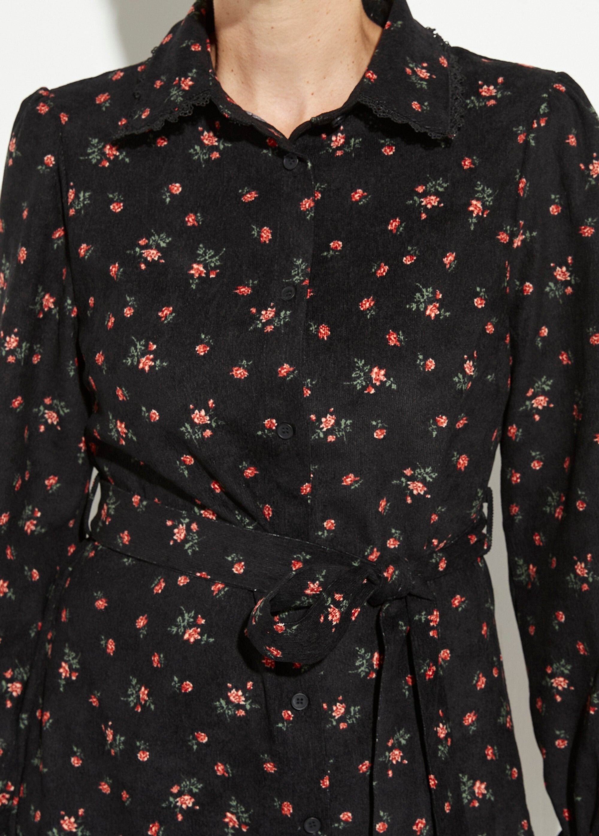 Vestido_de_terciopelo_con_estampado_de_rosas_Impresión_en_negro__DE1_slim