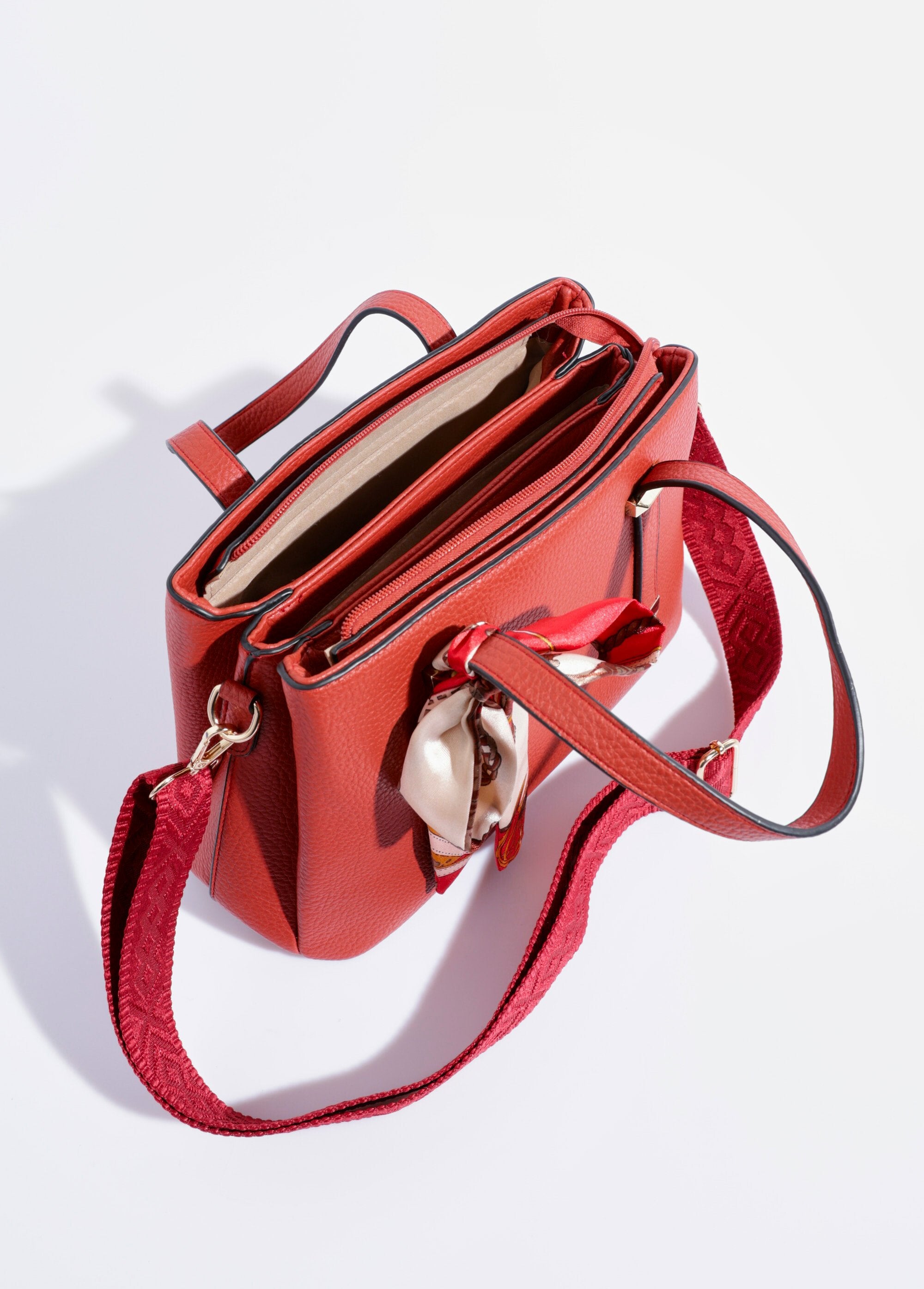 Bolso_para_llevar_al_hombro_o_en_la_mano._Tomette_DE1_slim