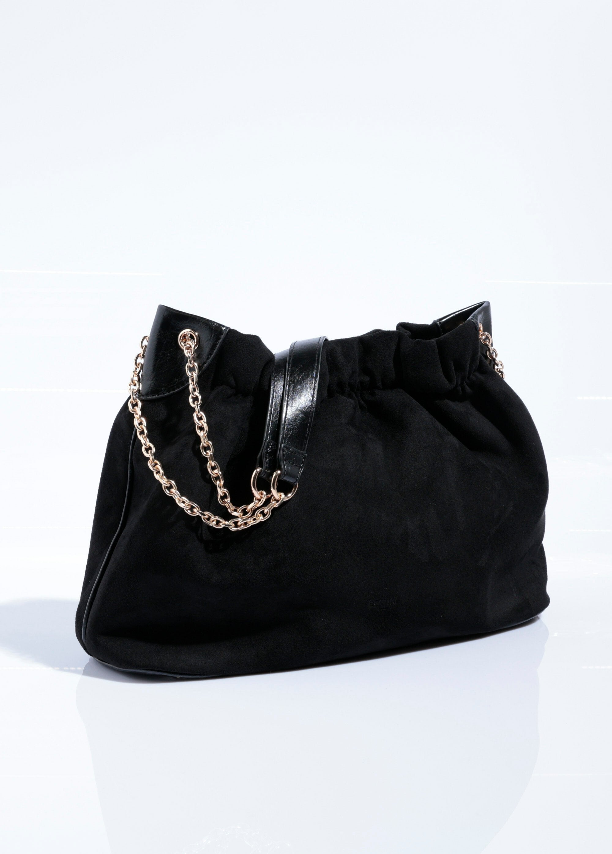 Elegante_bolso_de_ante_plisado_con_correa_de_metal._Negro_DO1_slim