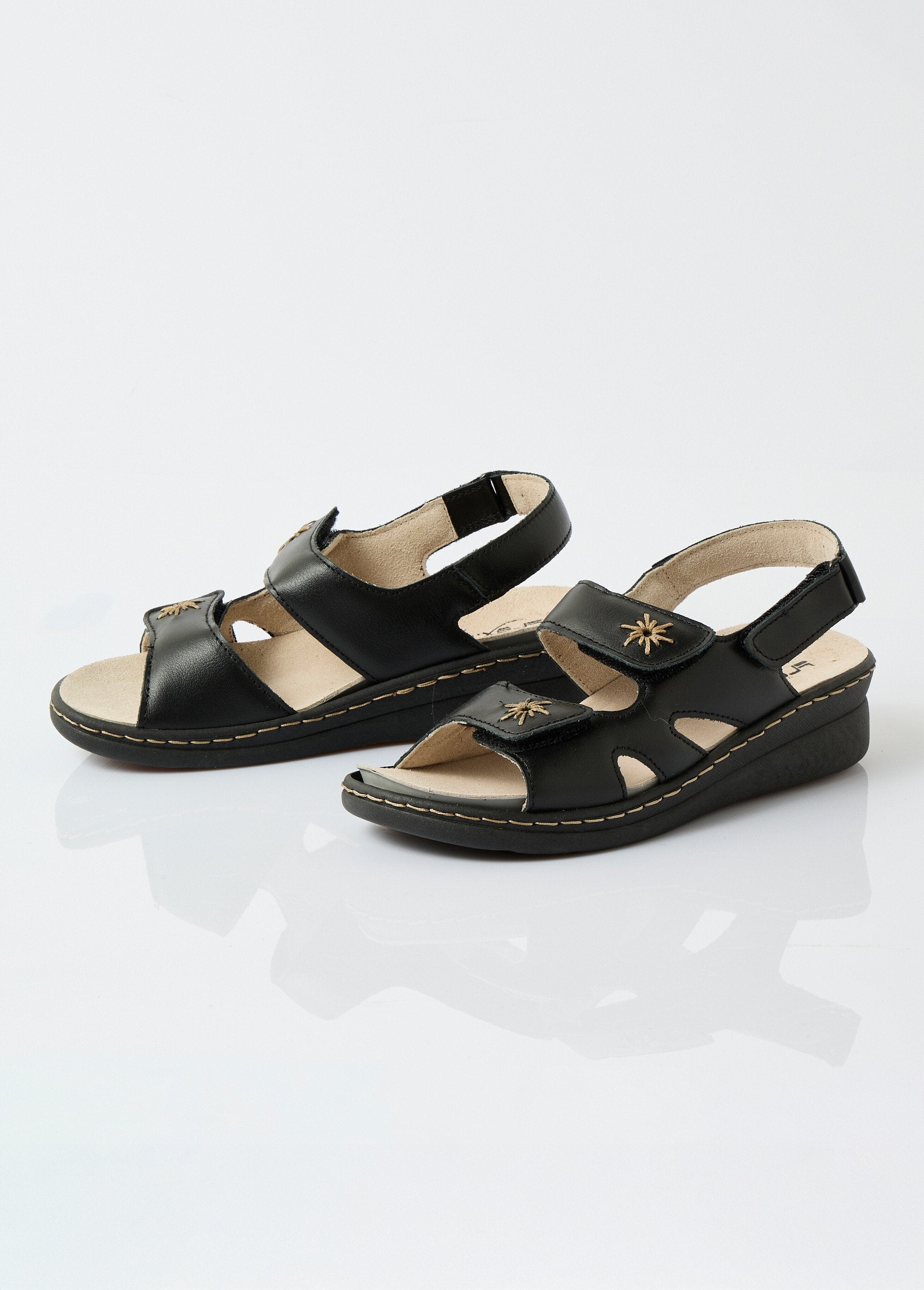 Sandalias_anchas_de_piel_bordadas_Negro_DE1_slim