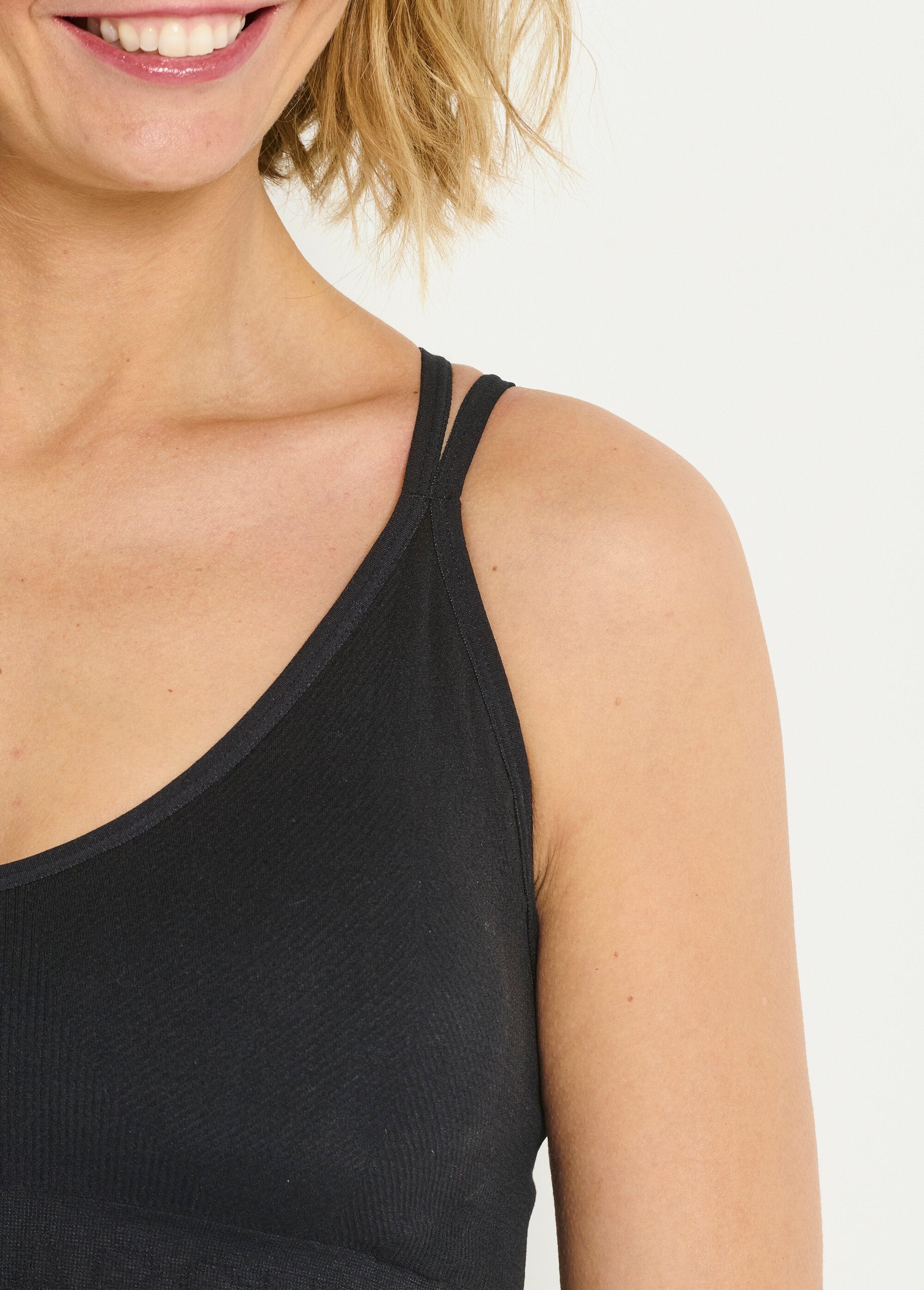 Bralette_oscuro_con_tiras_cruzadas_Negro_DE1_slim