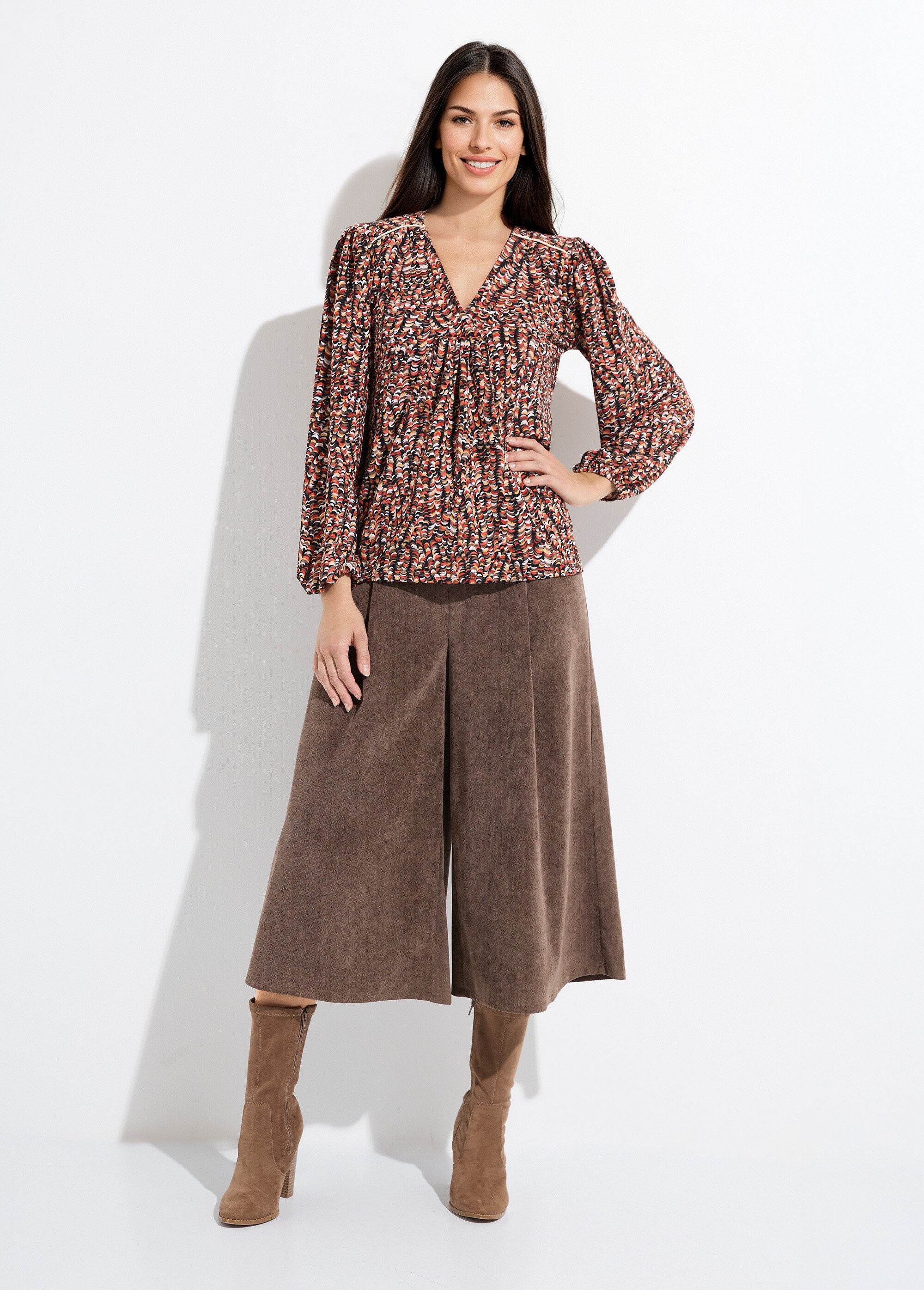 Camiseta_blusa_holgada_con_estampado_gráfico_Negro_y_miel_SF1_slim