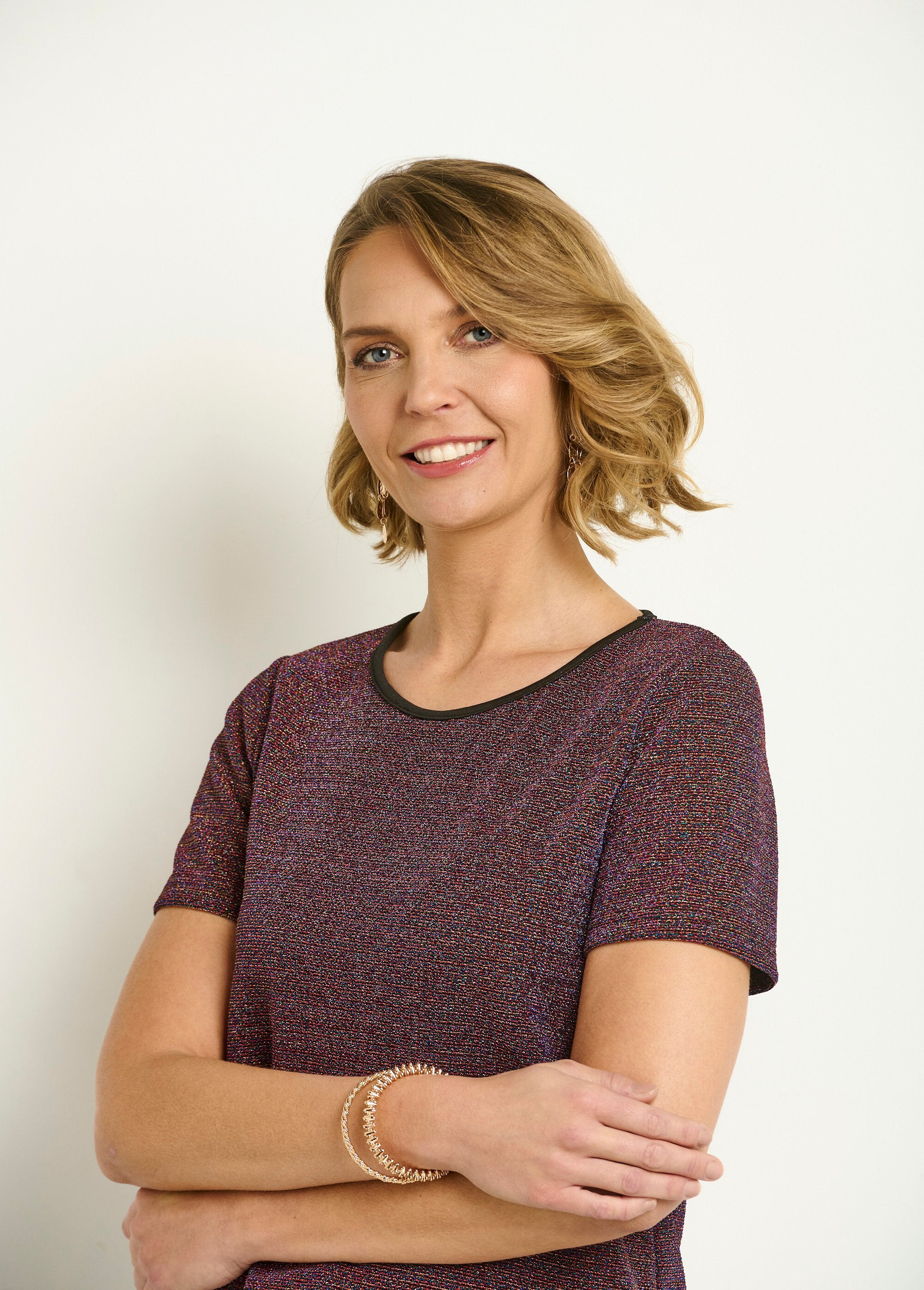 Camiseta_metálica_de_cuello_redondo_y_manga_corta_Fucsia_DE1_slim