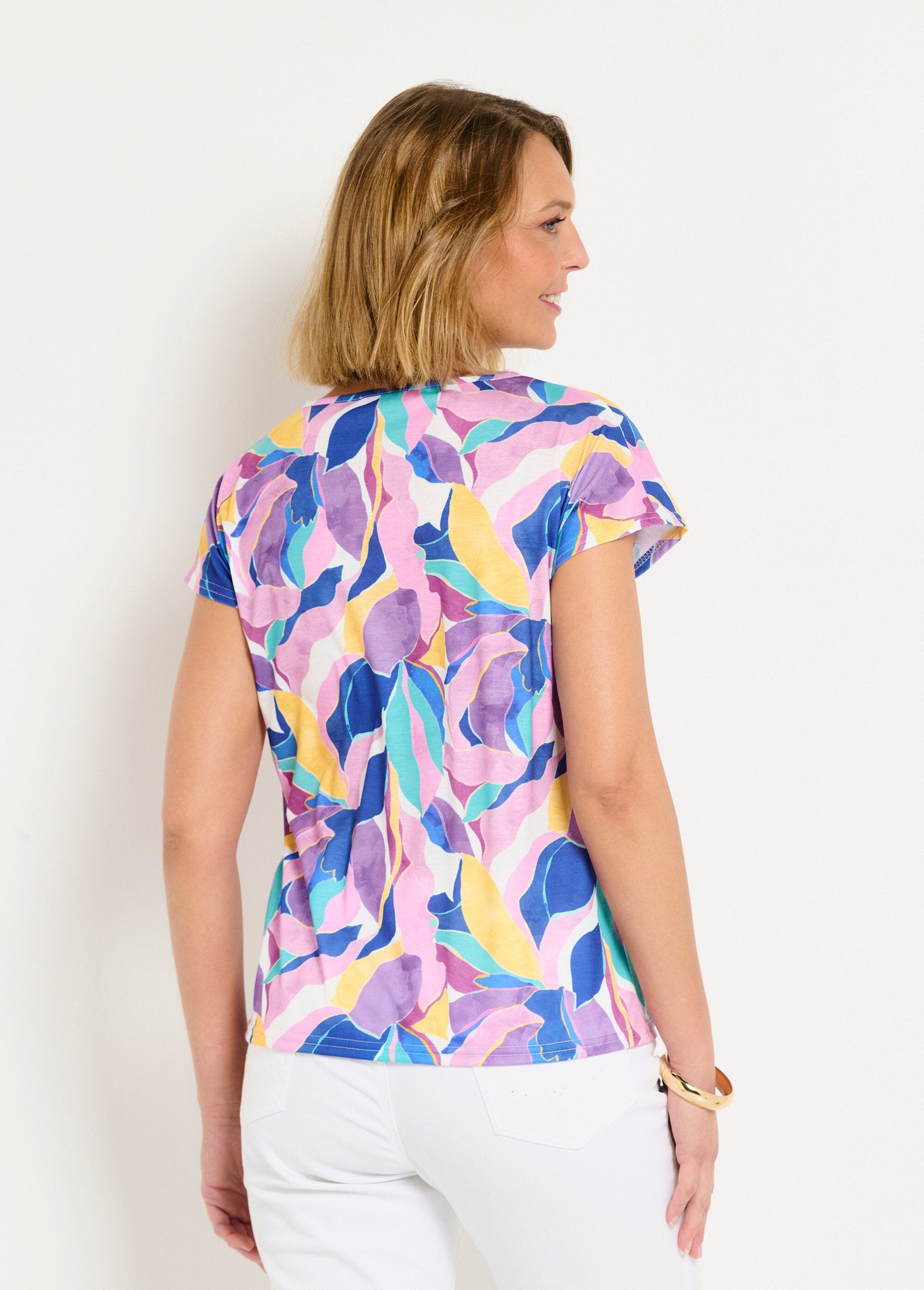 Camiseta_corta_con_cuello_en_V_y_estampado_brillante_Parma_y_amarillo_DO1_slim